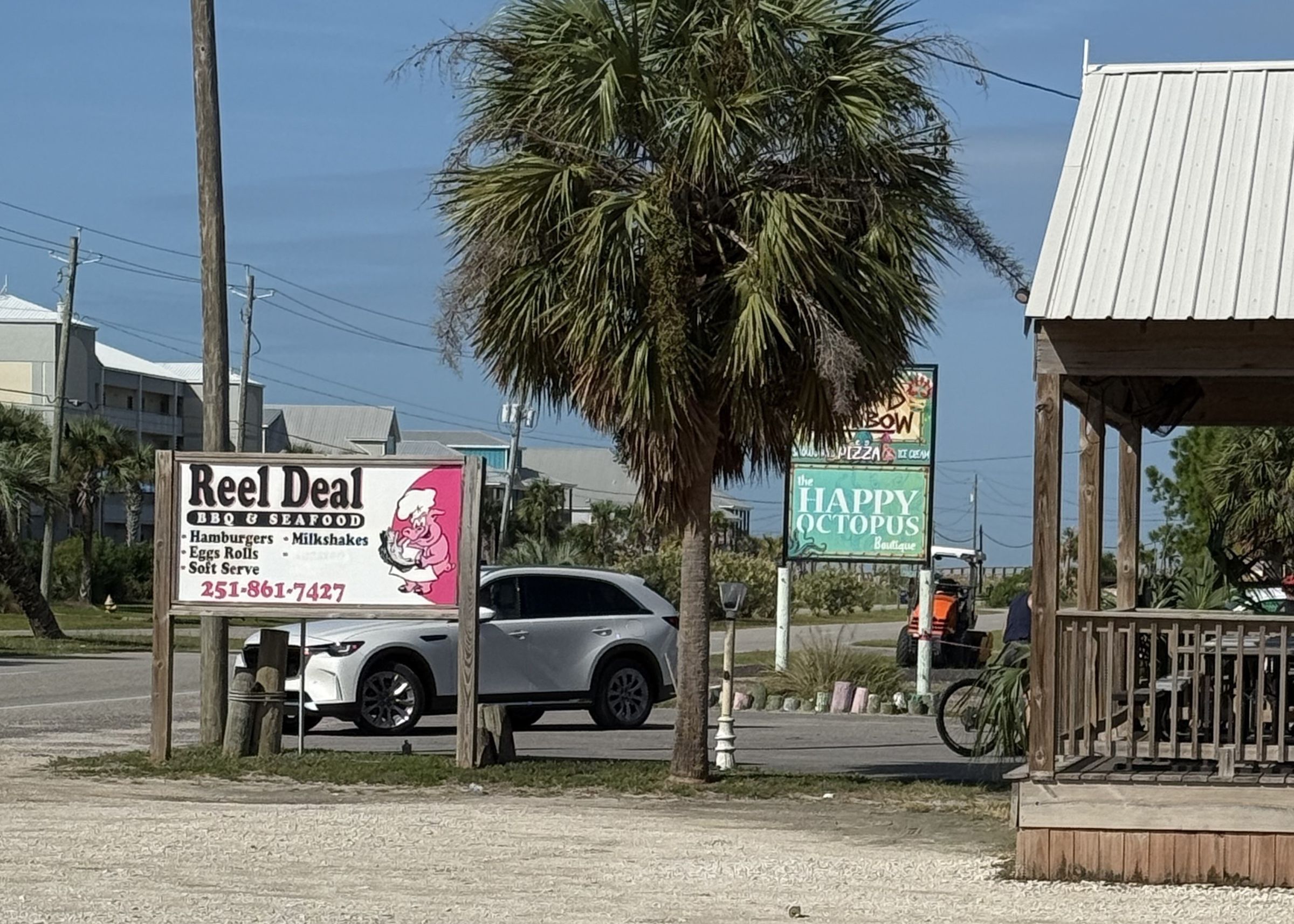 Ice cream, hamburgers and other beach food