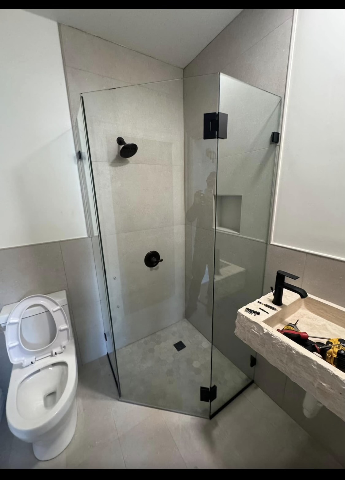 Master glass and tint Company's image