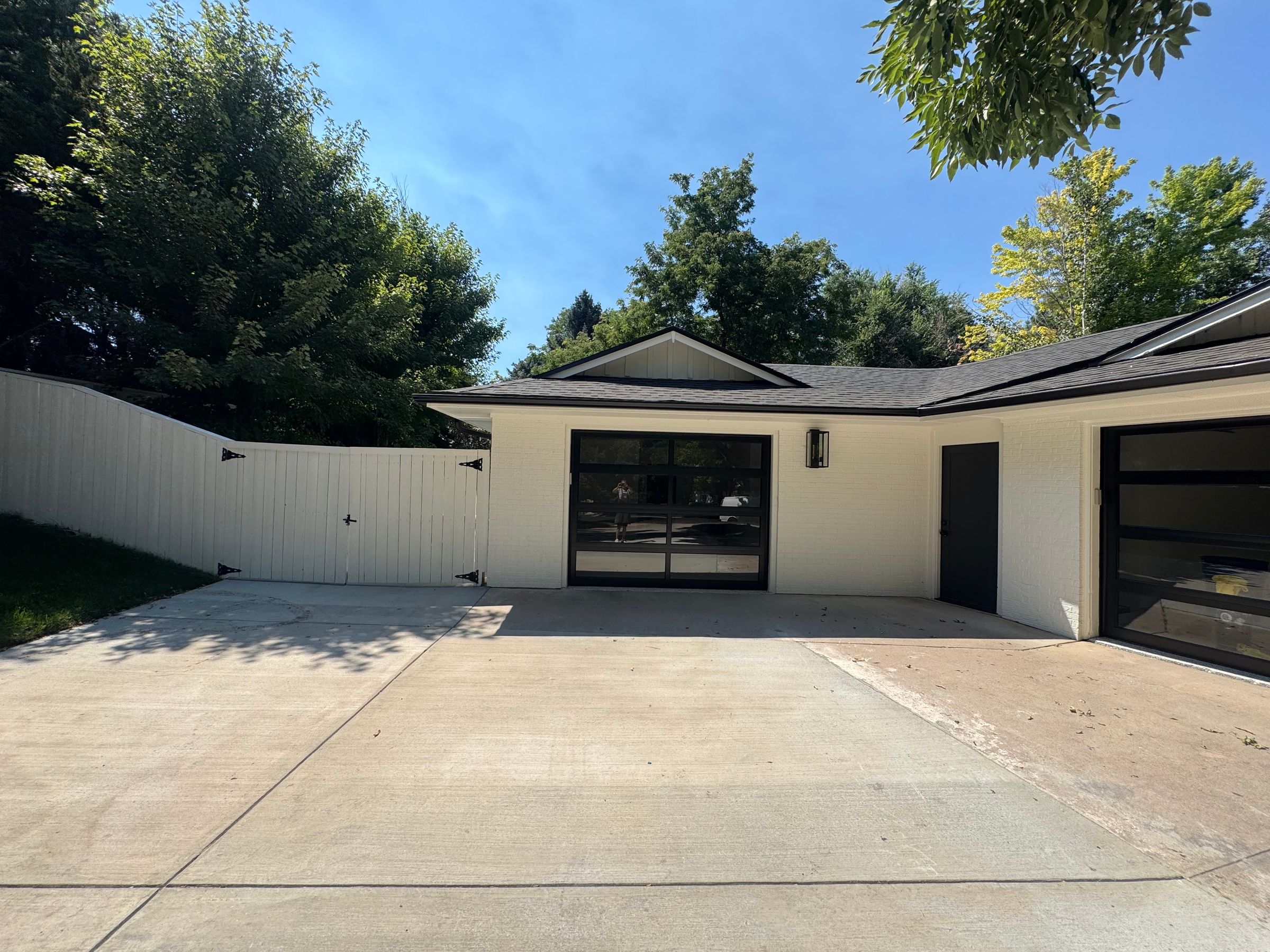 Master glass and tint Company's image