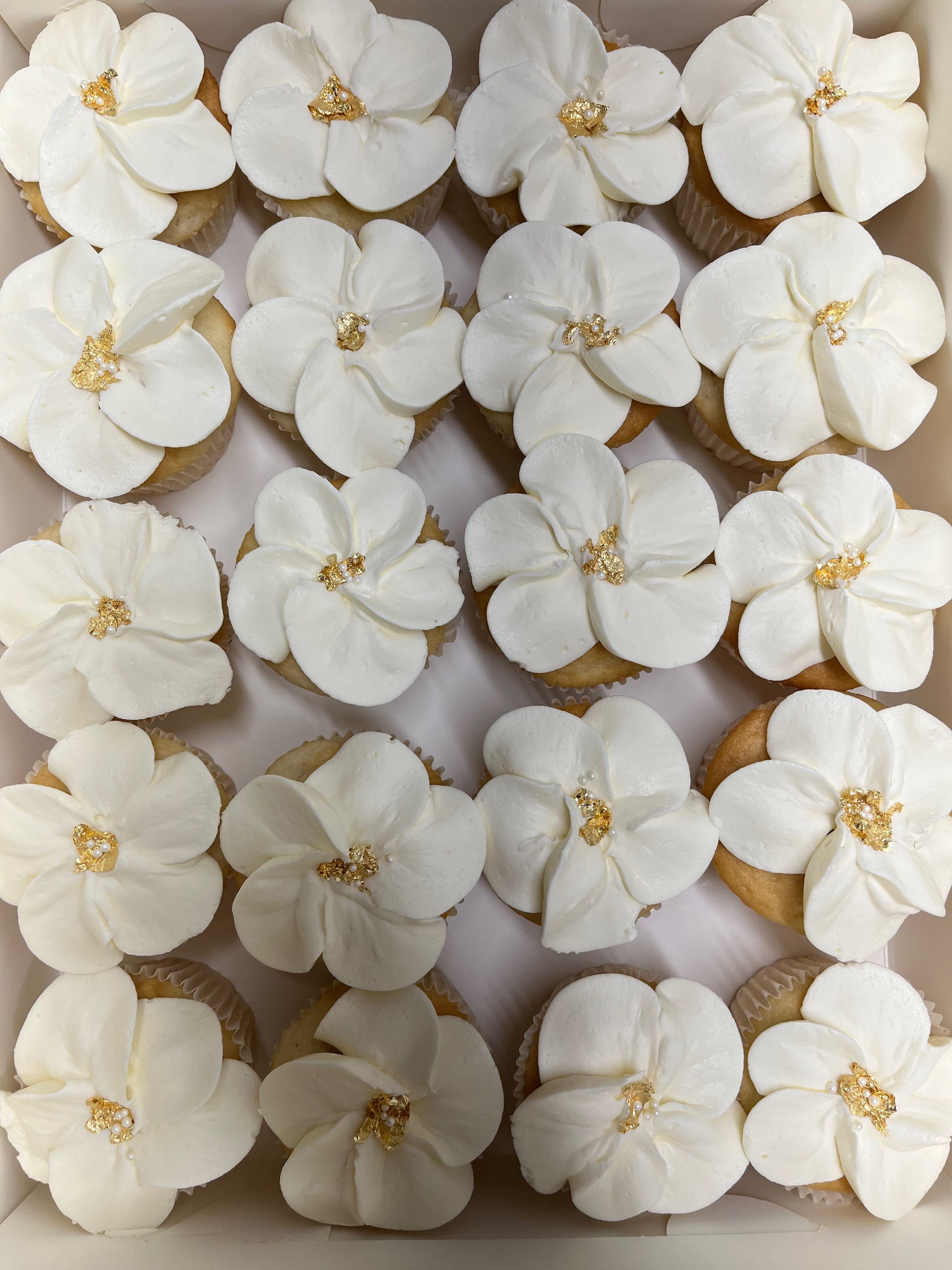 vanilla bean wedding cupcakes