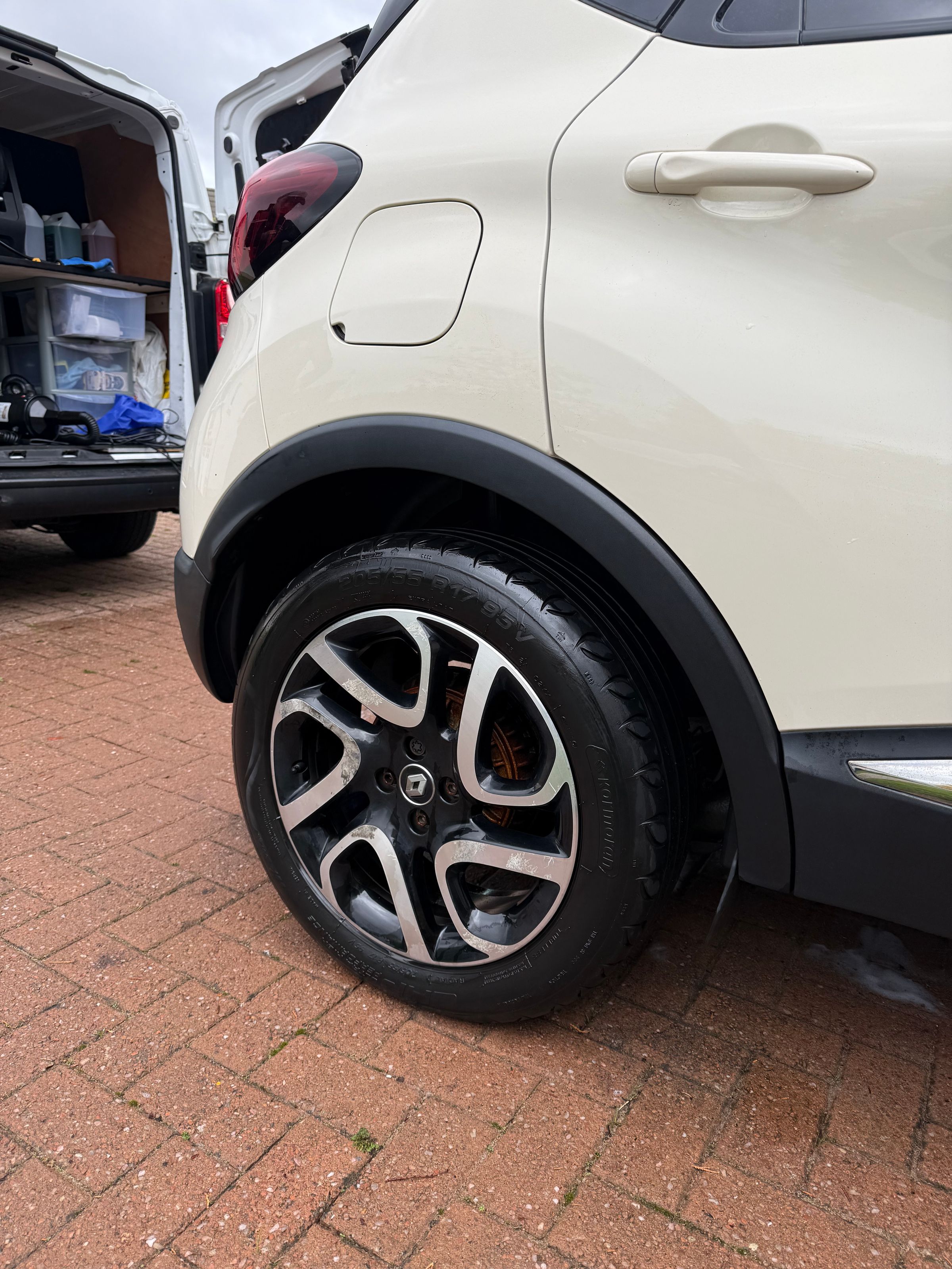 Double Tap Vehicle Cleaning's image