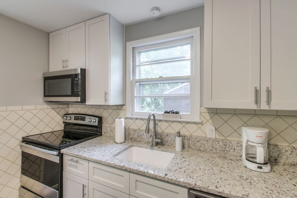 granite counters throughout kitchen