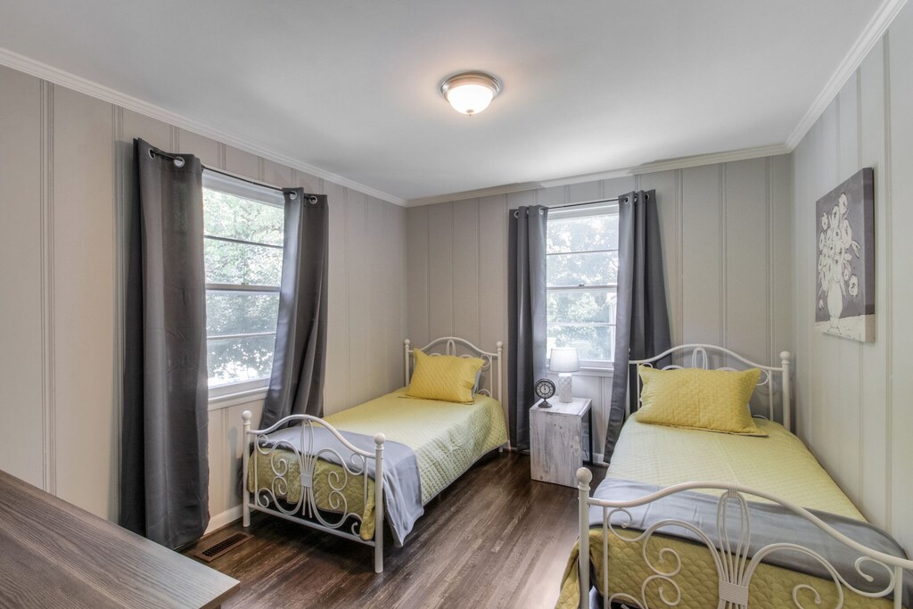twin quest room on main floor