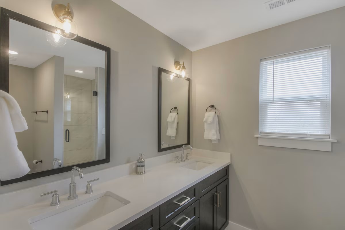 master suite full bath with shower