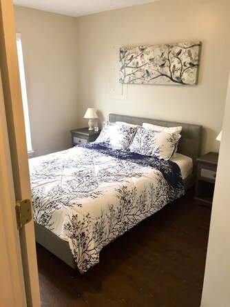 quest queen bedroom next to 2nd full bathroom and across from laundry closet