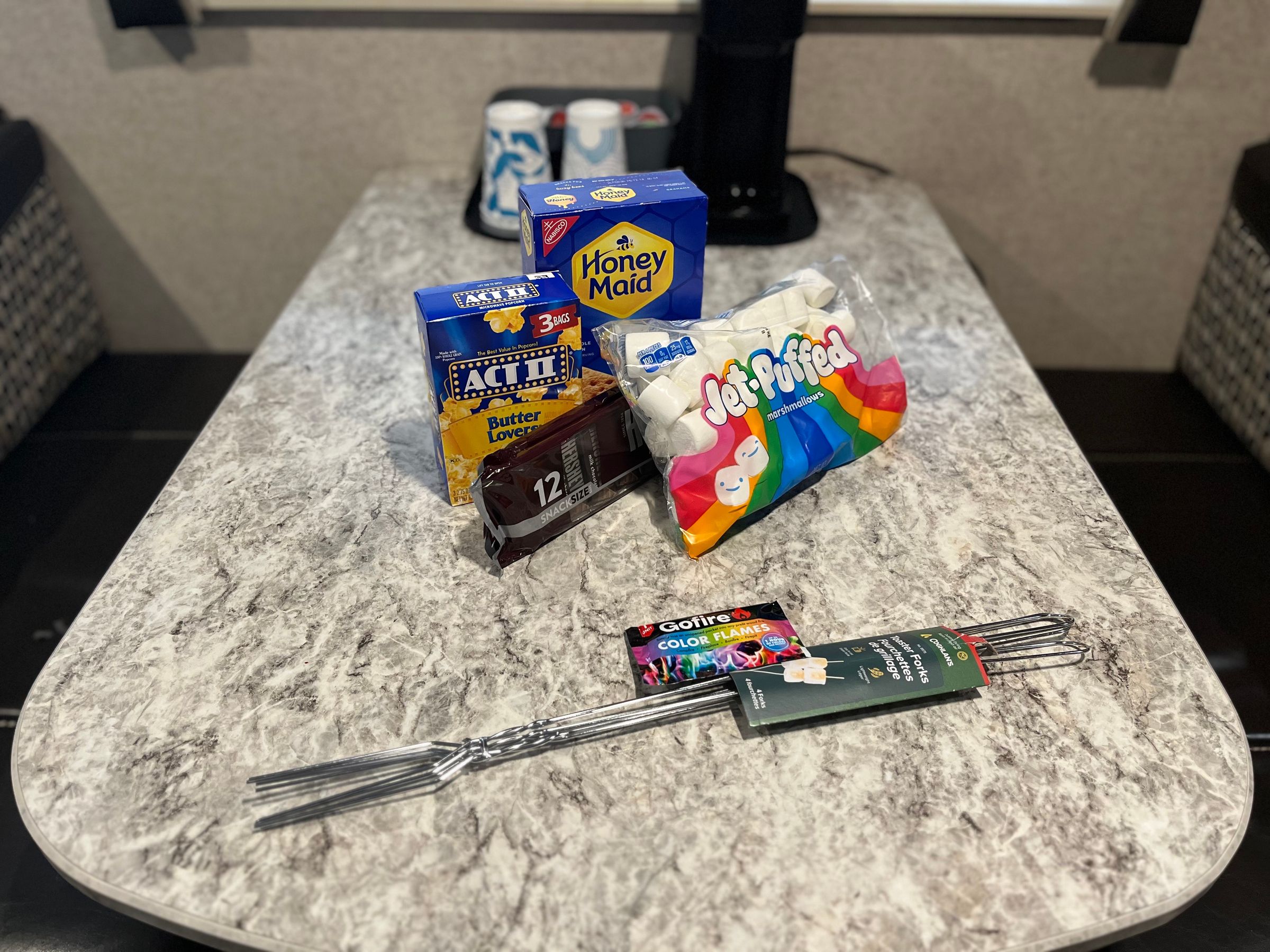 rvcamperrentalsllc.com's image