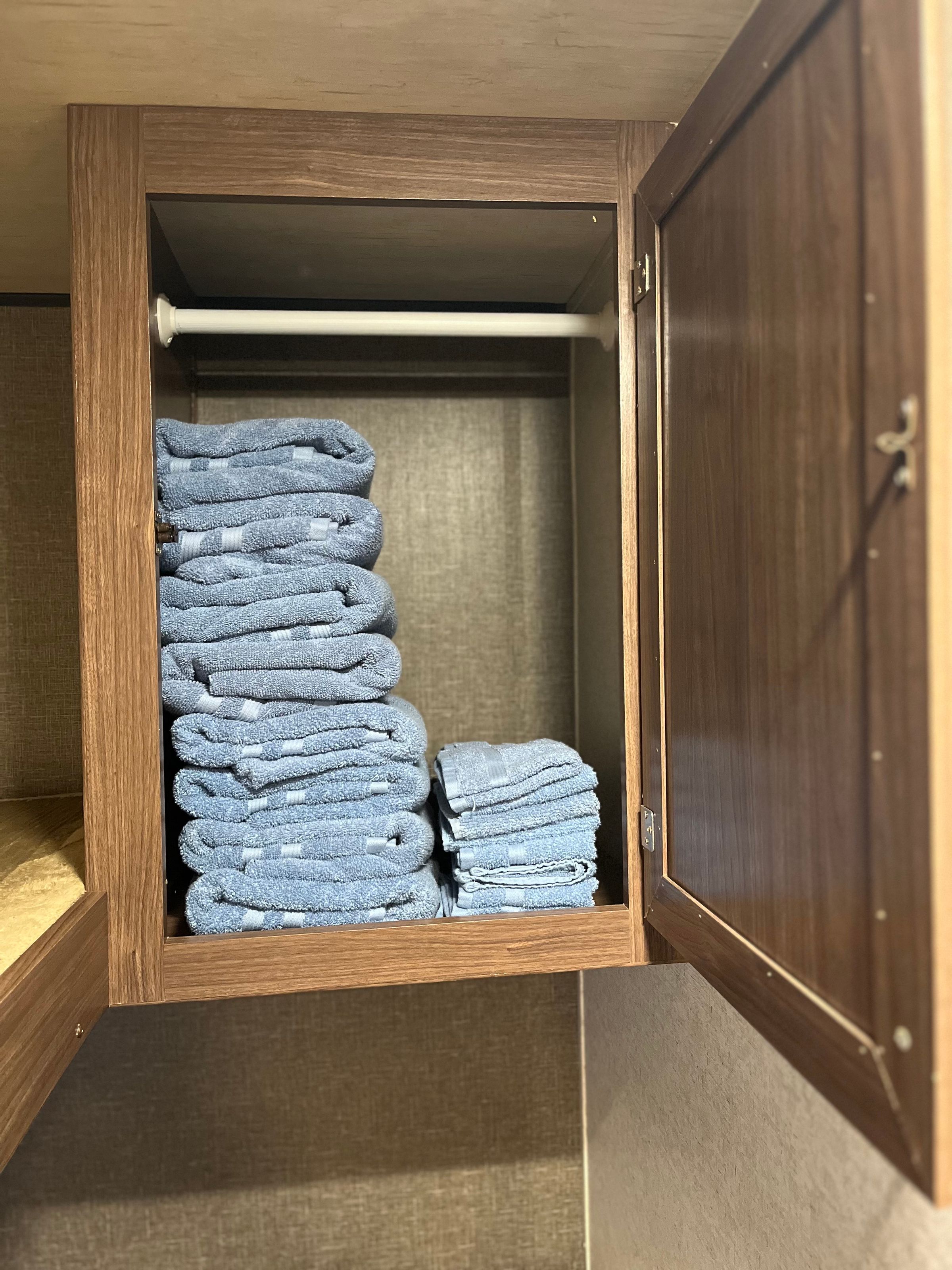 rvcamperrentalsllc.com's image