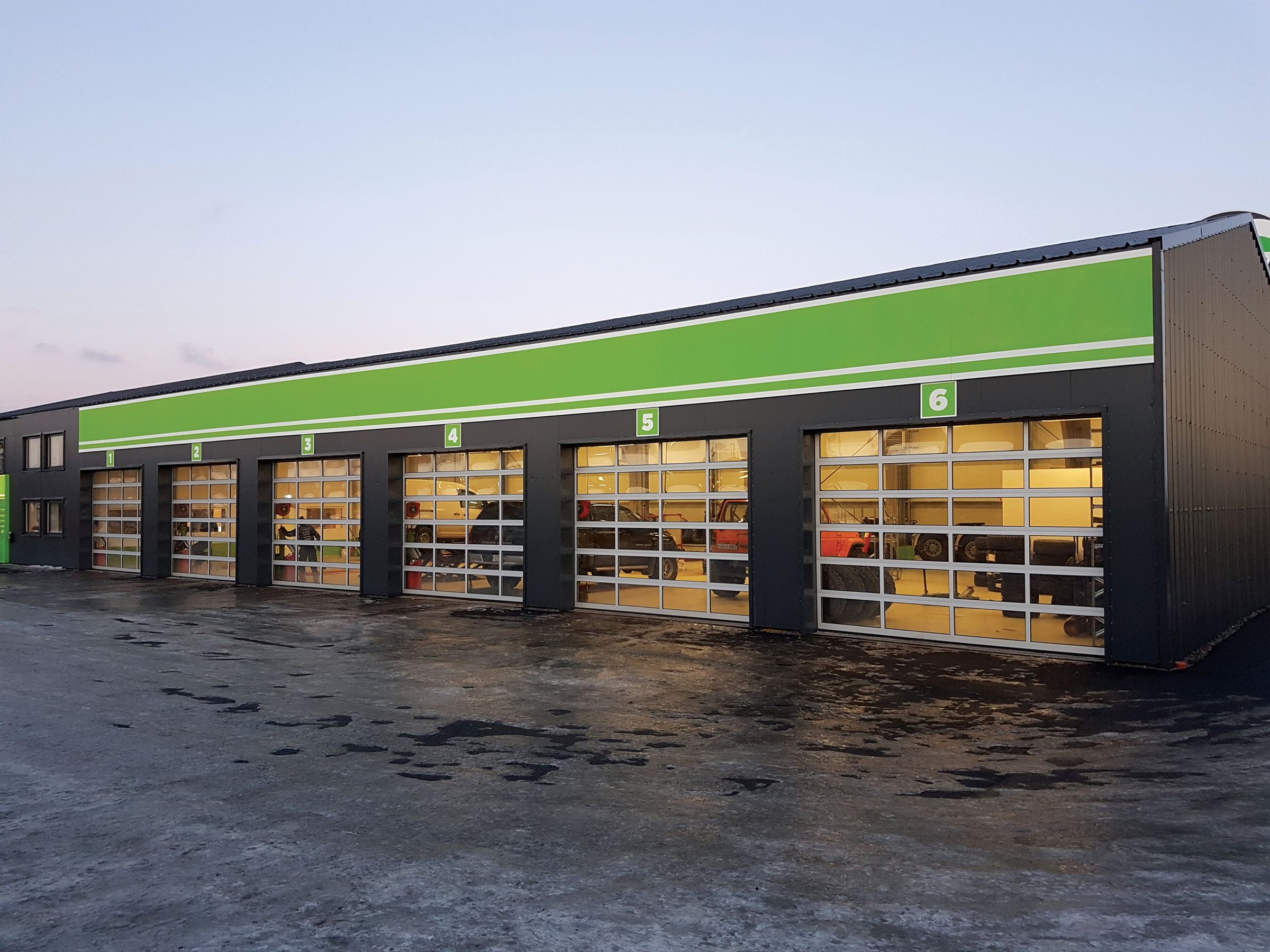 REK Bílskúrshurðir og Iðnaðarhurðir's image