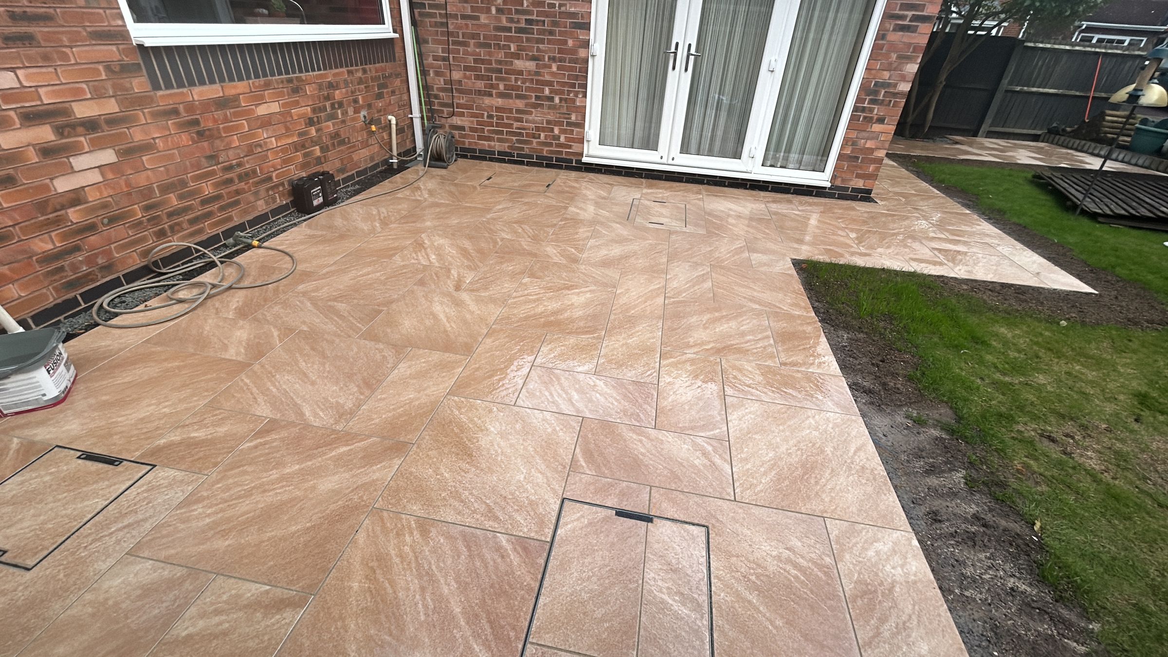 rw HANDYMAN SERVICES 's image