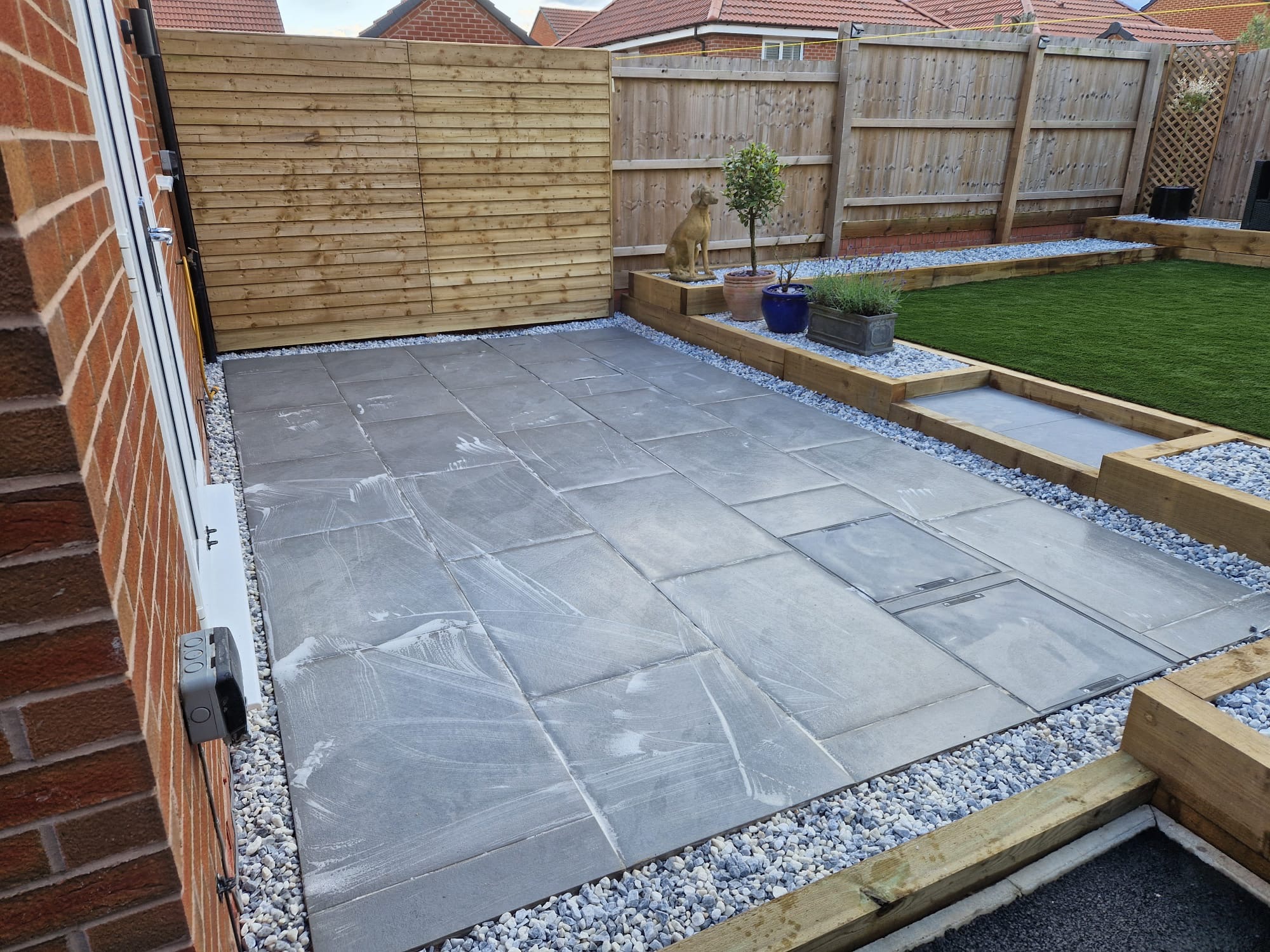 rw HANDYMAN SERVICES 's image