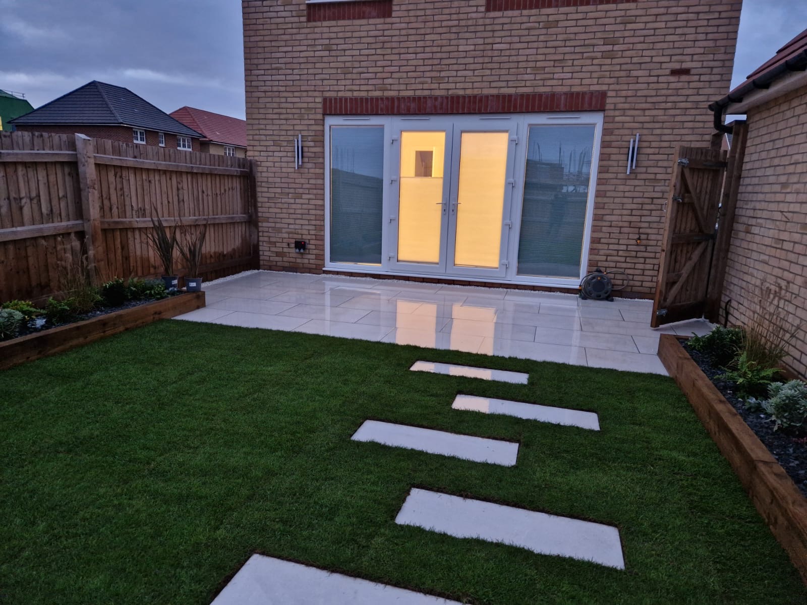 rw HANDYMAN SERVICES 's image