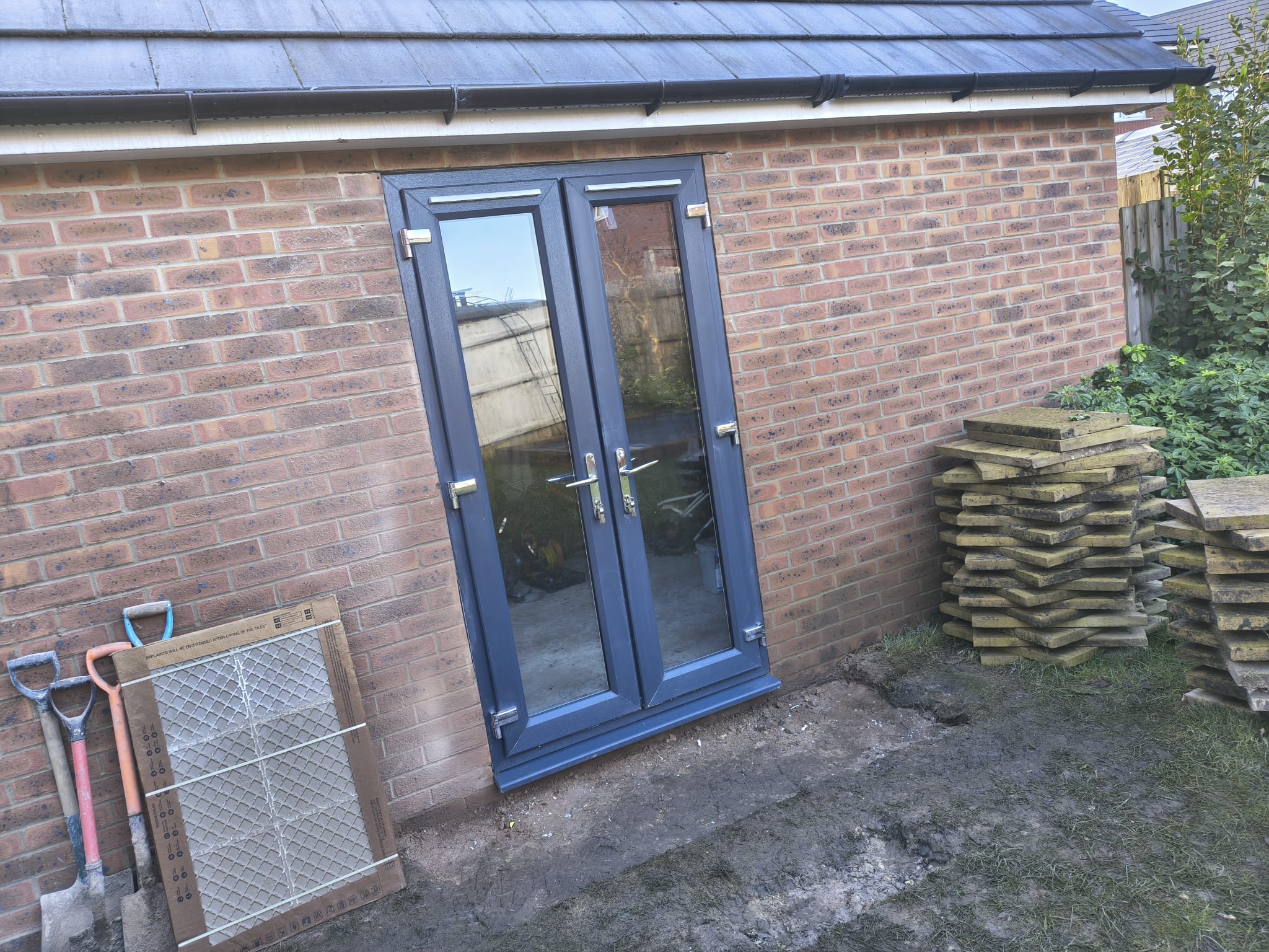 rw HANDYMAN SERVICES 's image