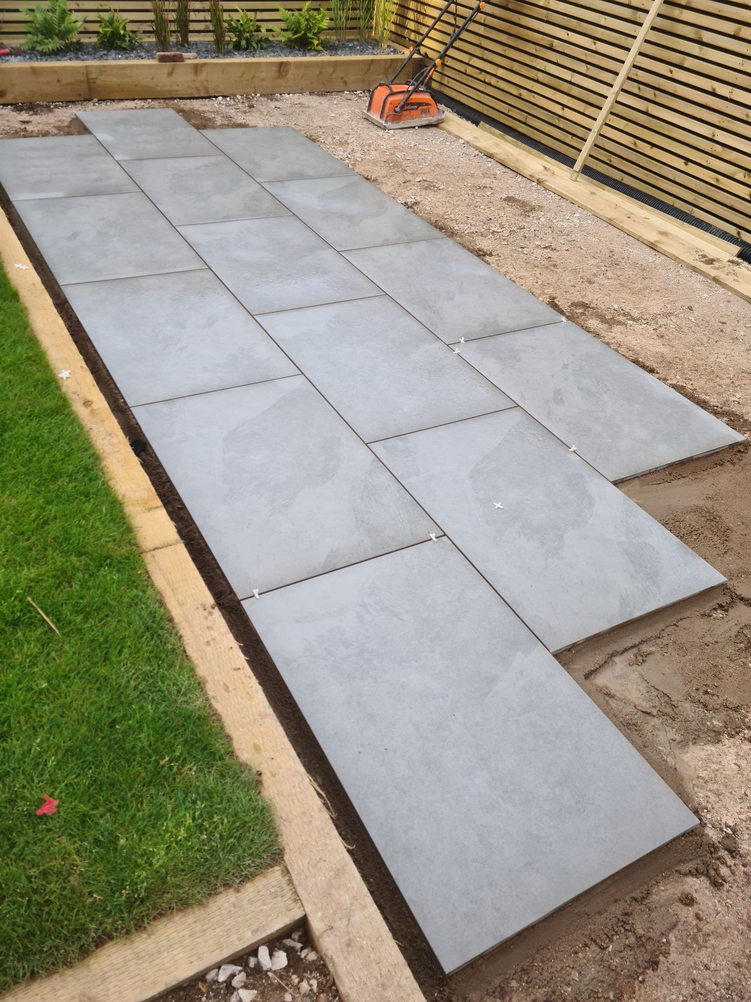 rw HANDYMAN SERVICES 's image