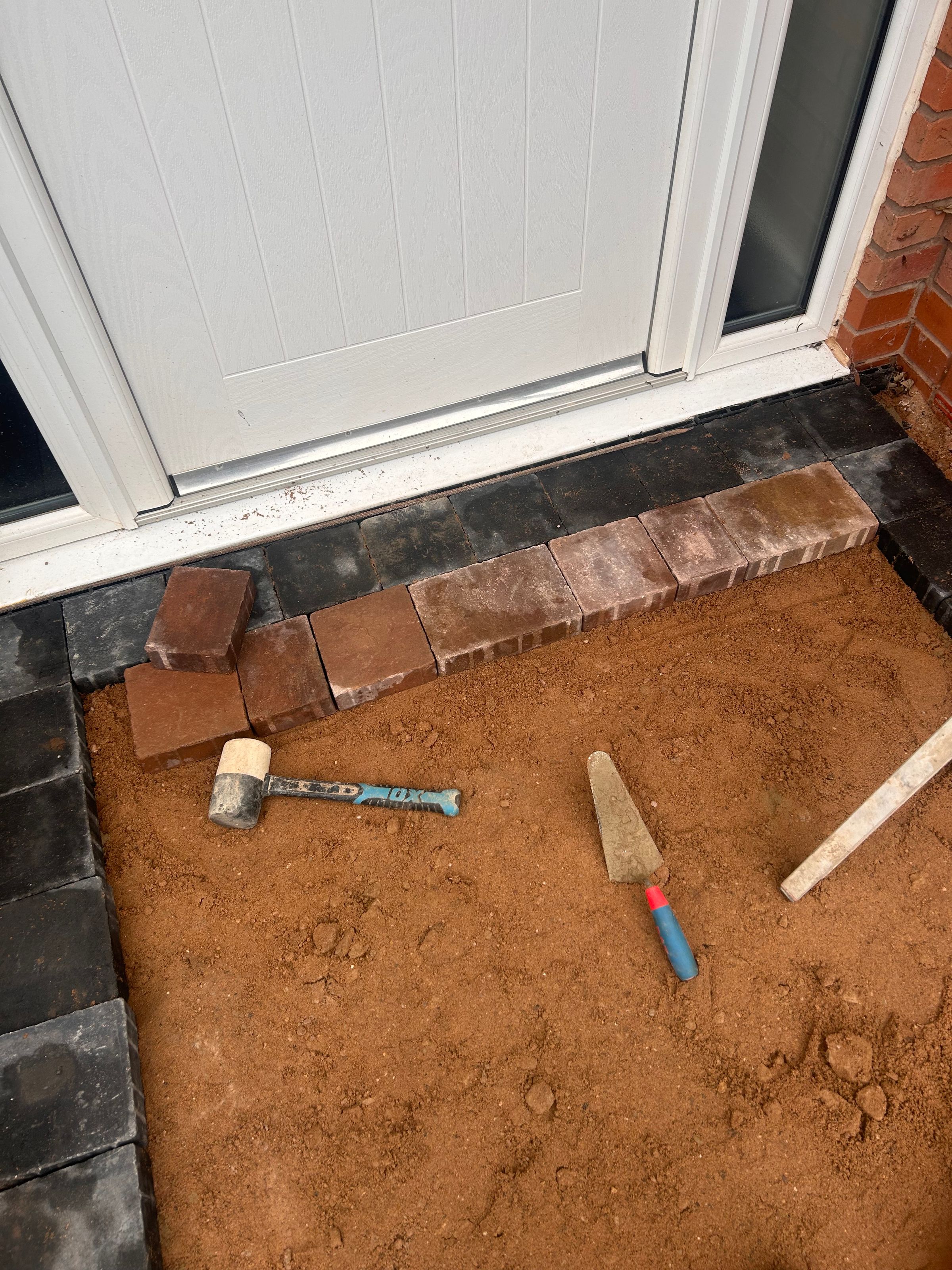 rw HANDYMAN SERVICES 's image