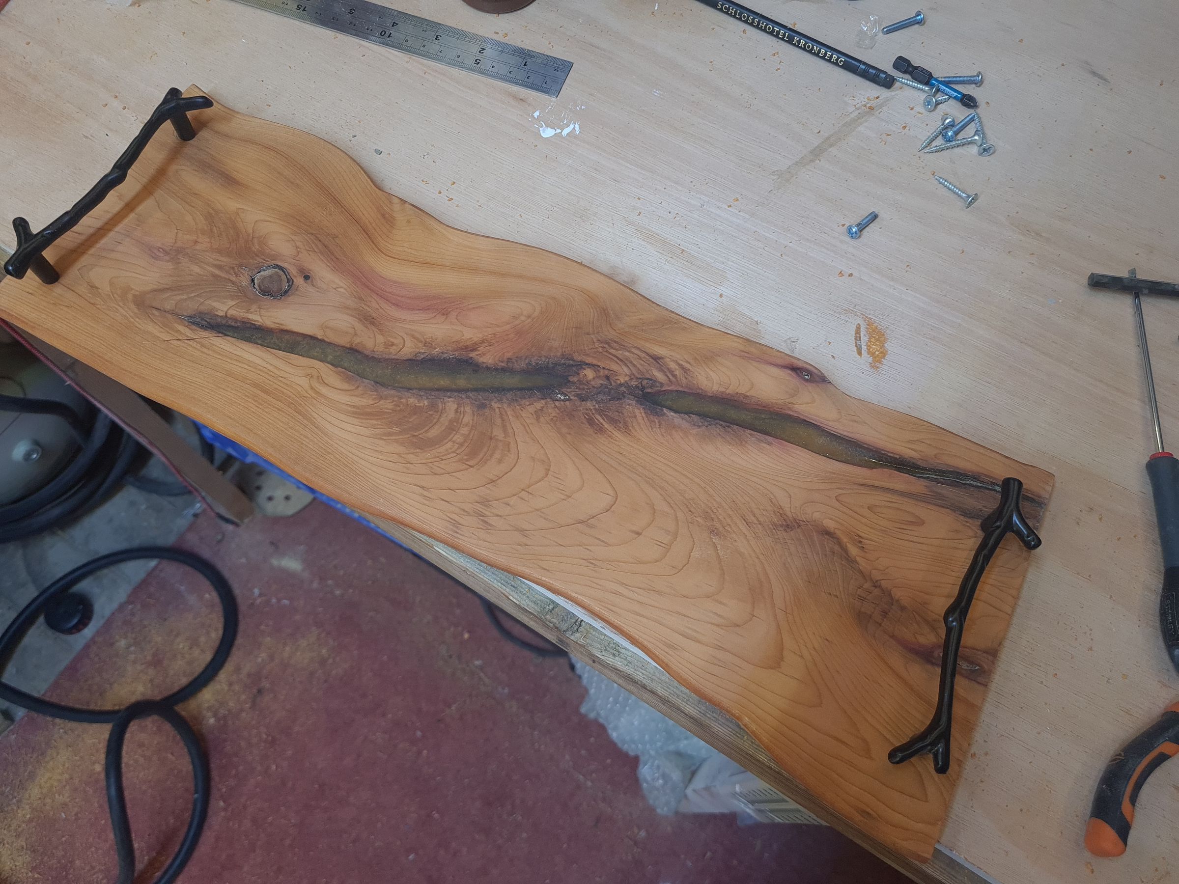 rw HANDYMAN SERVICES 's image