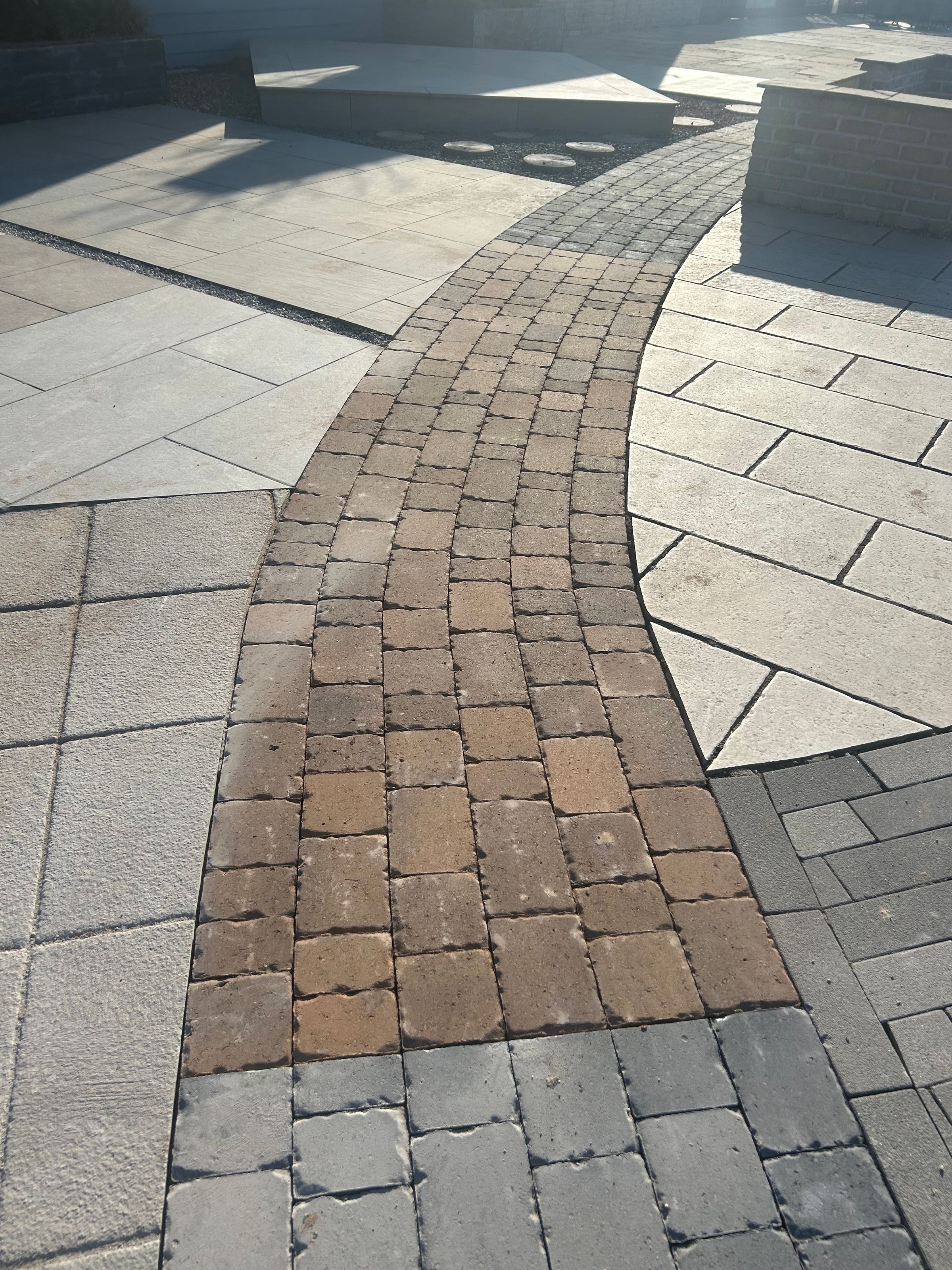 rw HANDYMAN SERVICES 's image