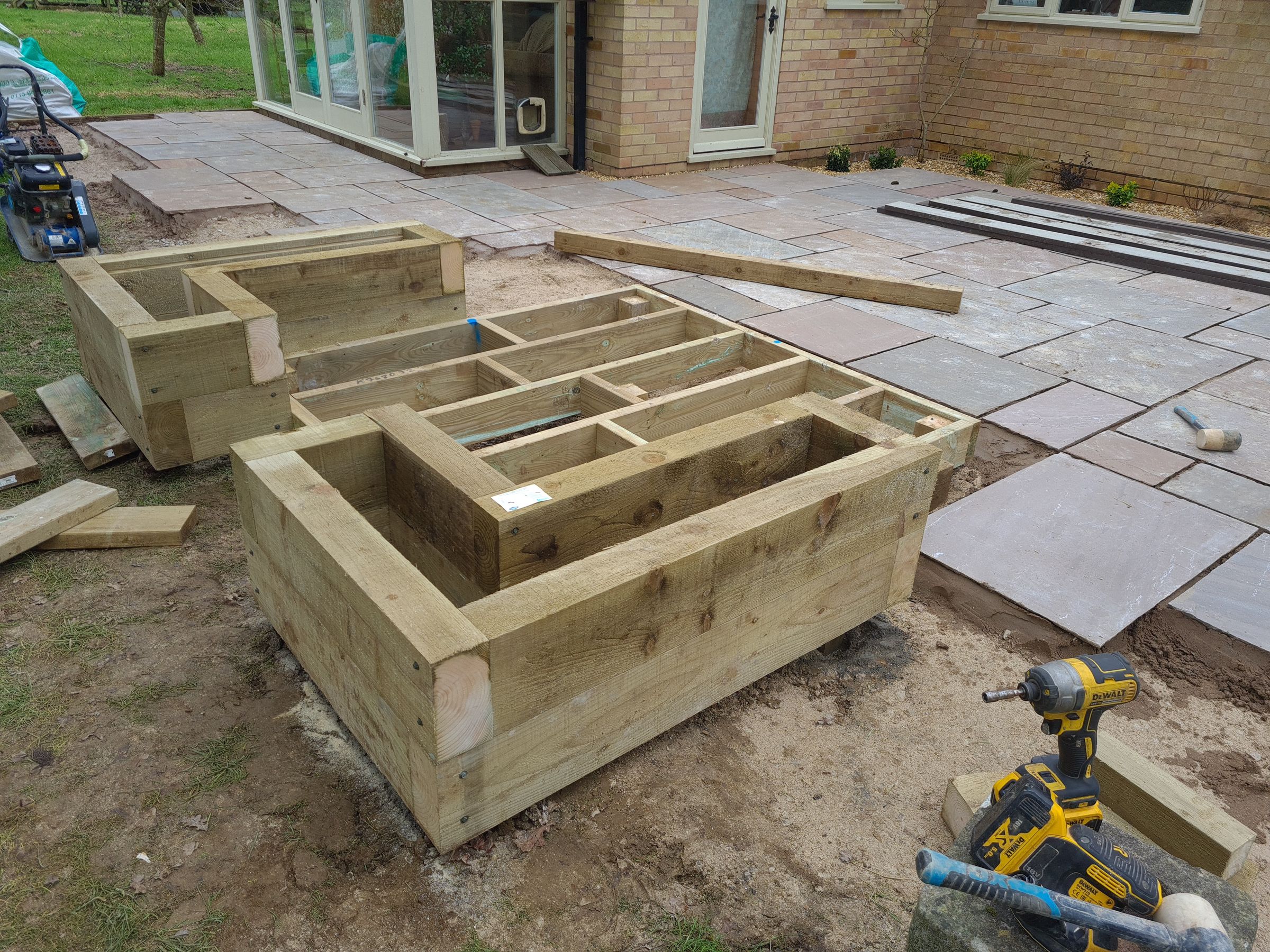 rw HANDYMAN SERVICES 's image