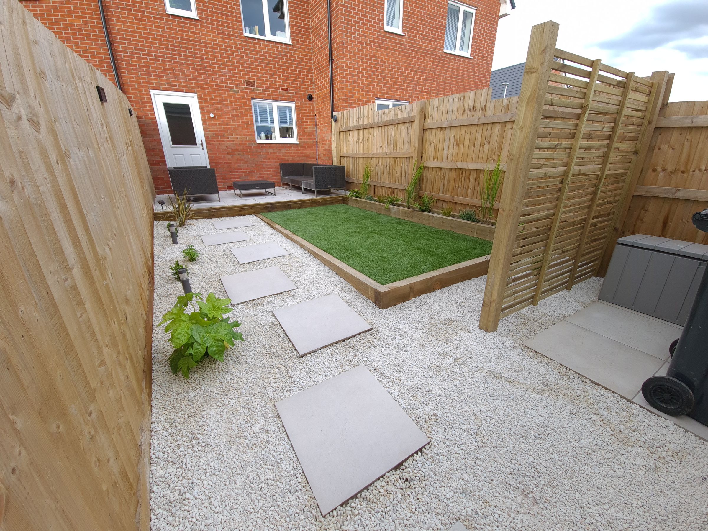 rw HANDYMAN SERVICES 's image