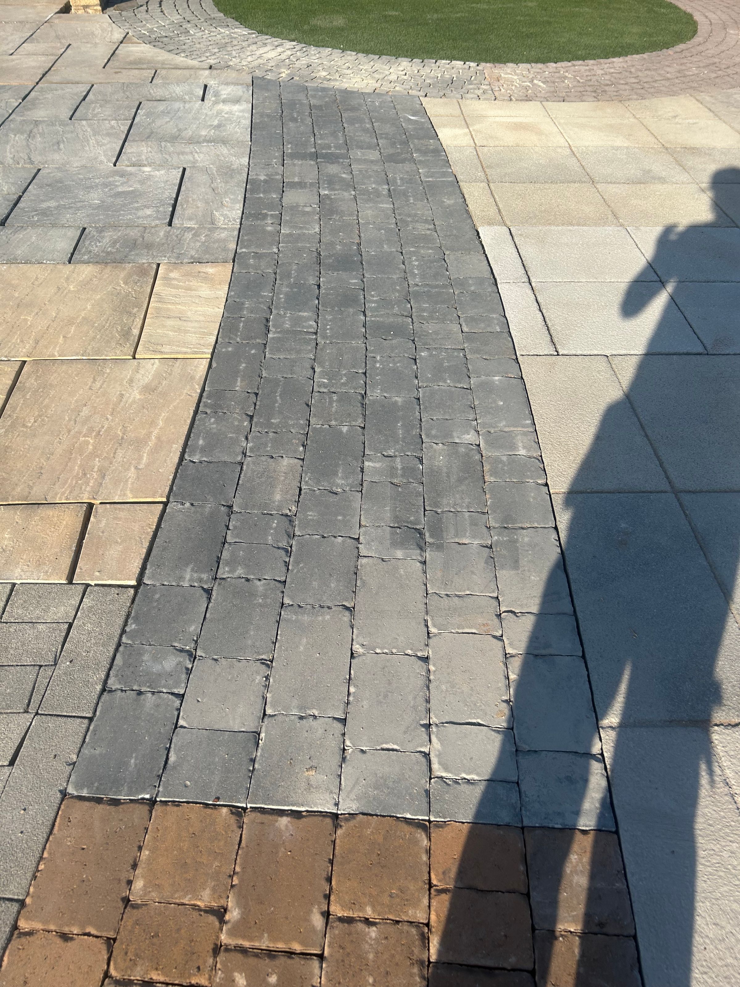 rw HANDYMAN SERVICES 's image