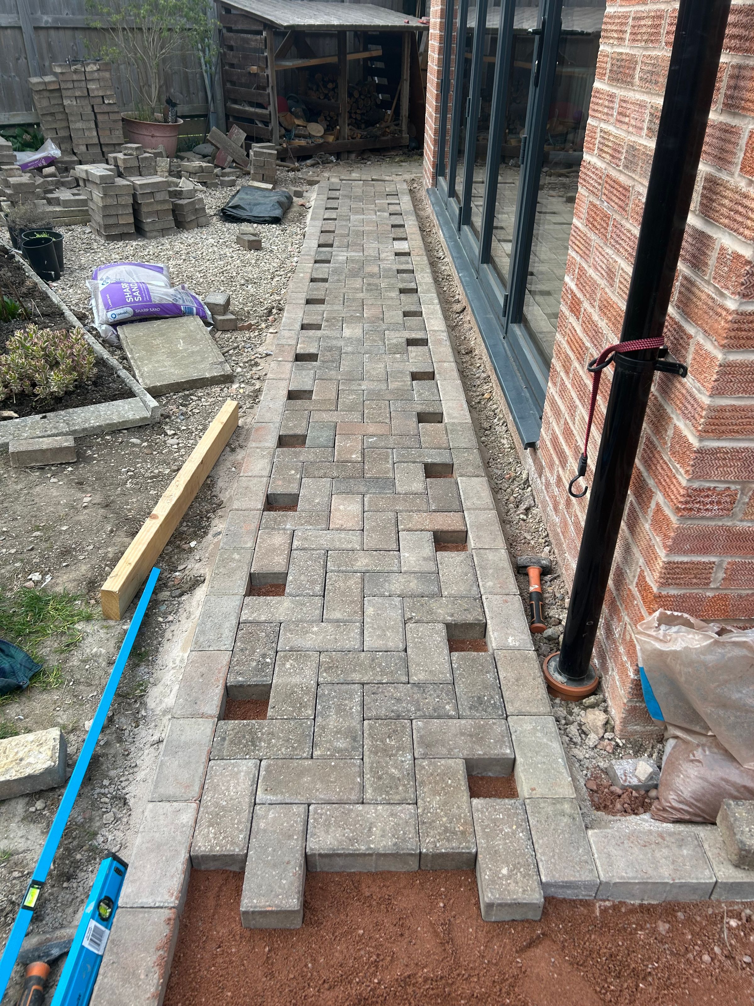 rw HANDYMAN SERVICES 's image