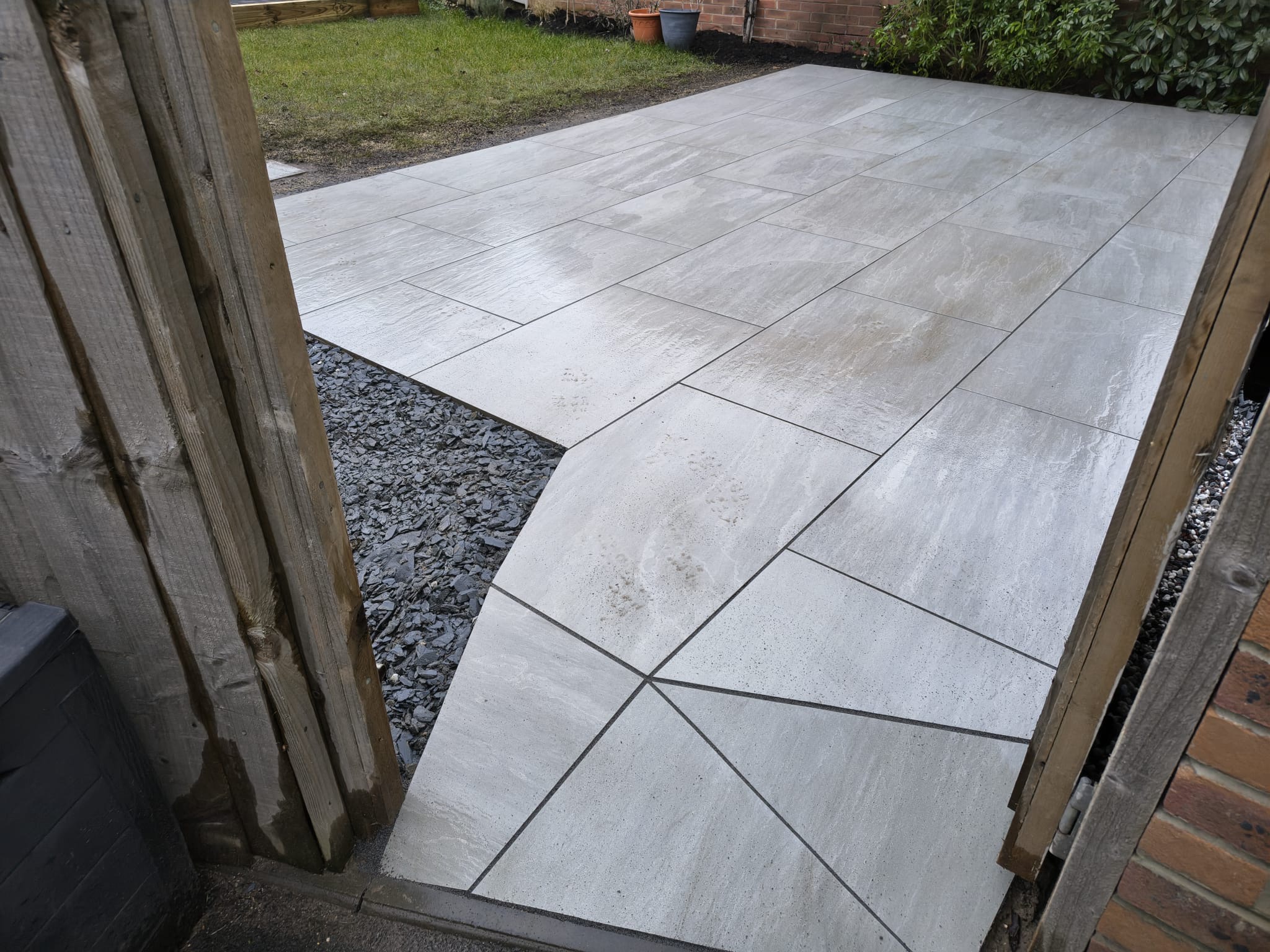 rw HANDYMAN SERVICES 's image