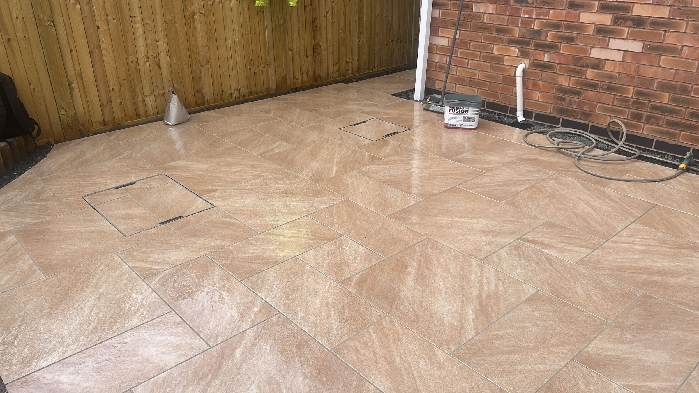 rw HANDYMAN SERVICES 's image