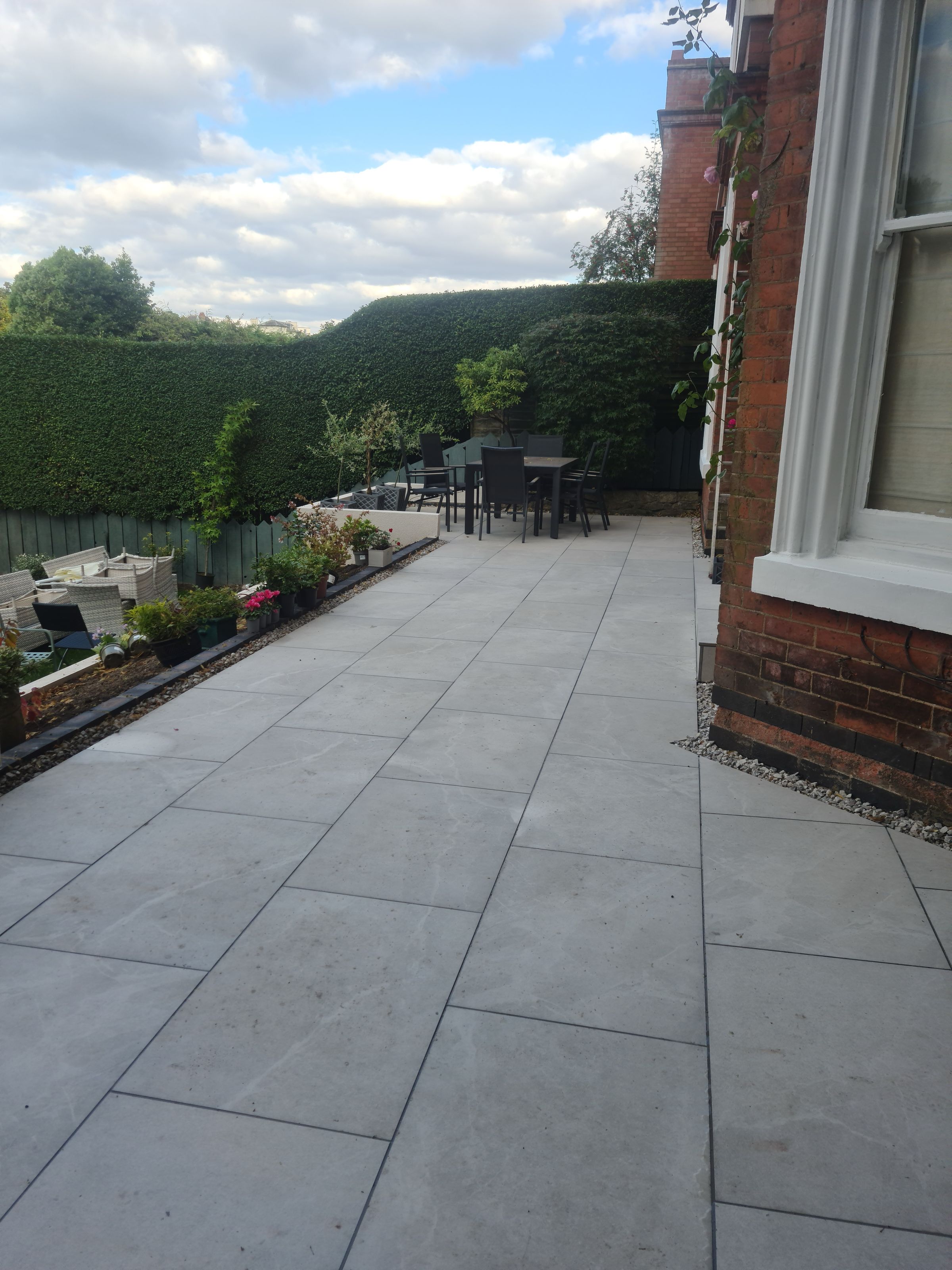 rw HANDYMAN SERVICES 's image