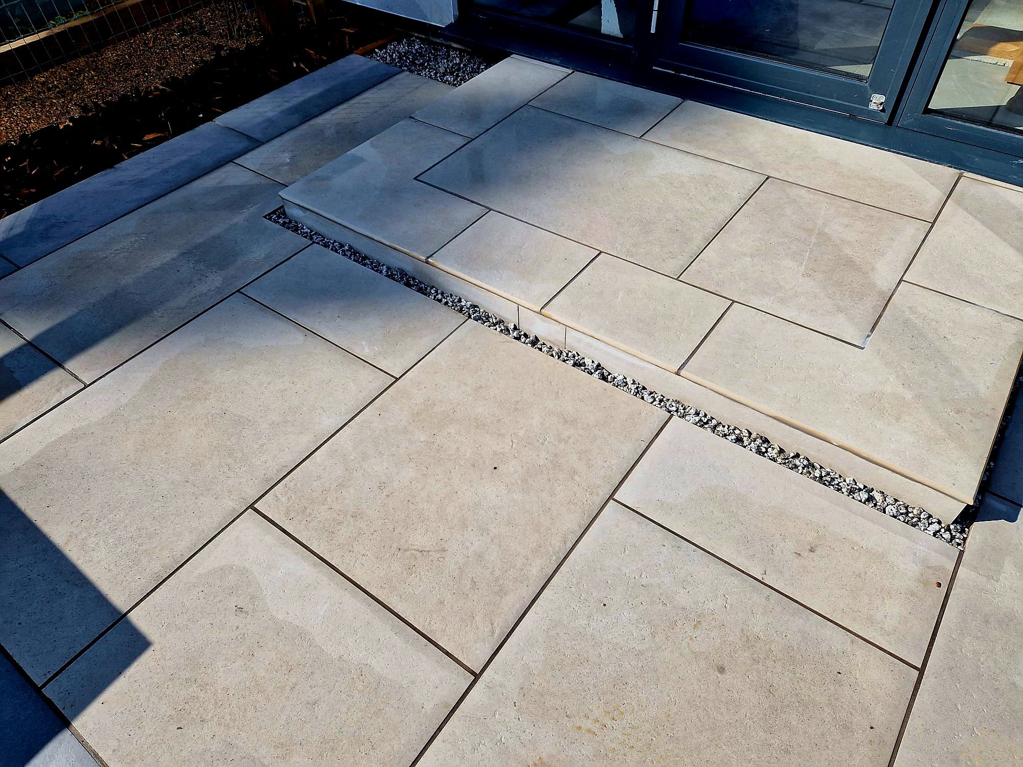 rw HANDYMAN SERVICES 's image