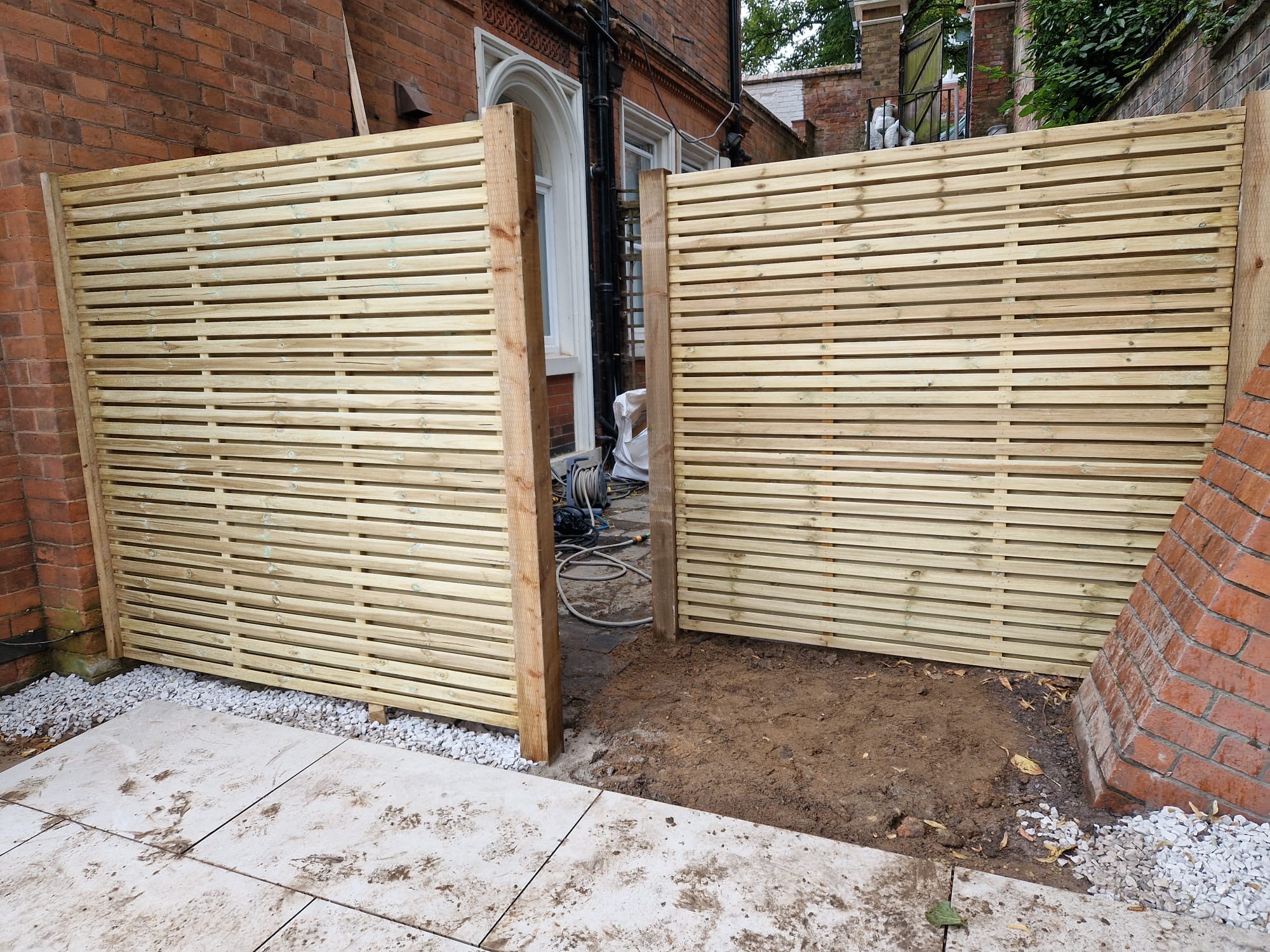 rw HANDYMAN SERVICES 's image