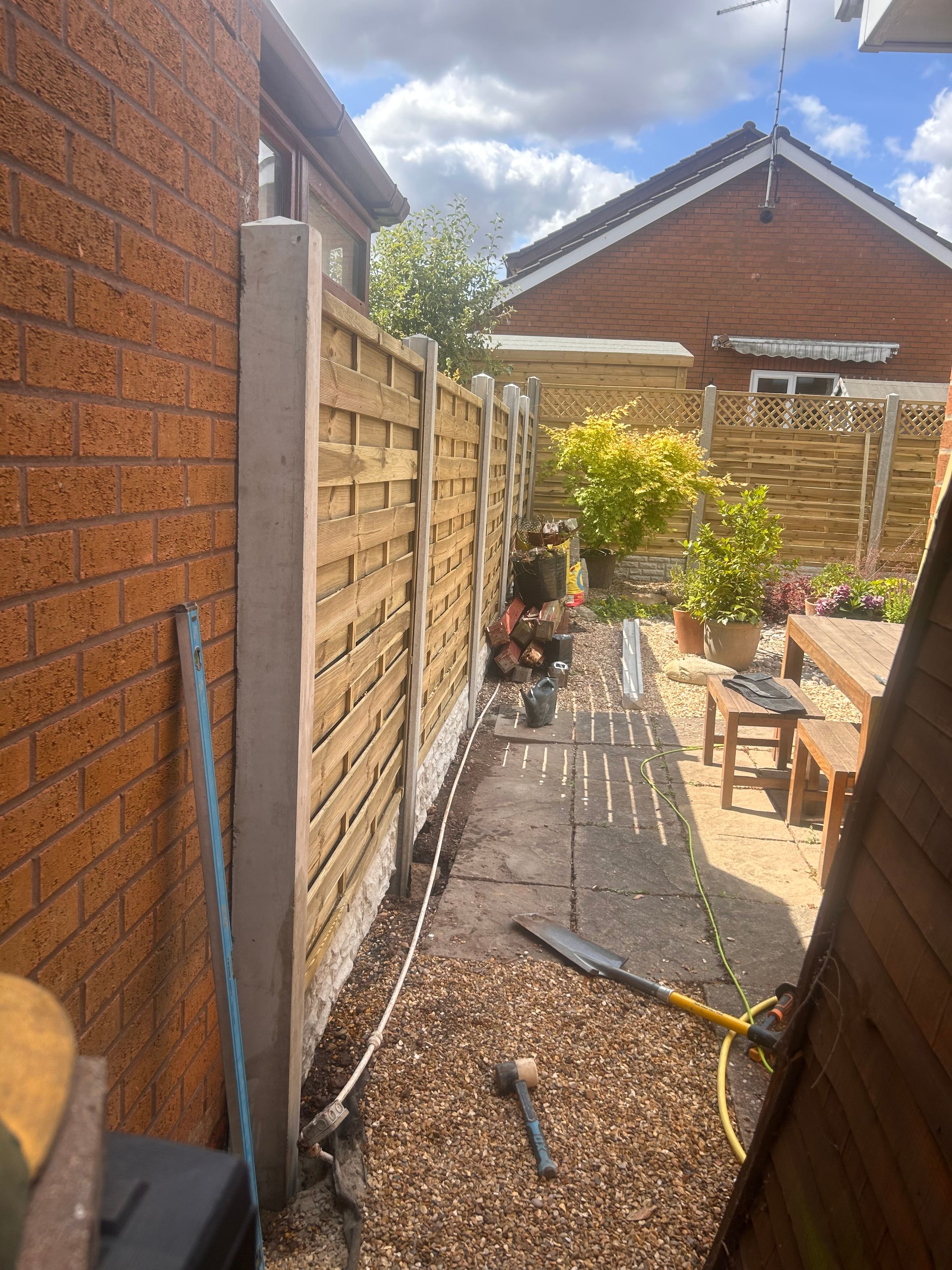 rw HANDYMAN SERVICES 's image