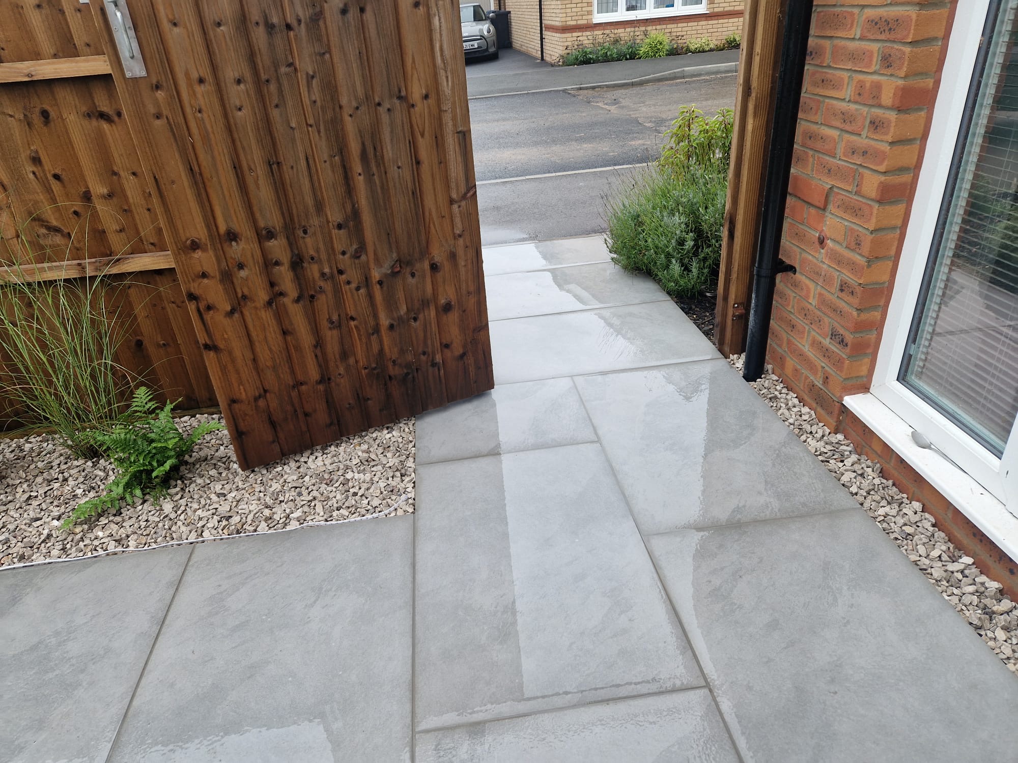 rw HANDYMAN SERVICES 's image