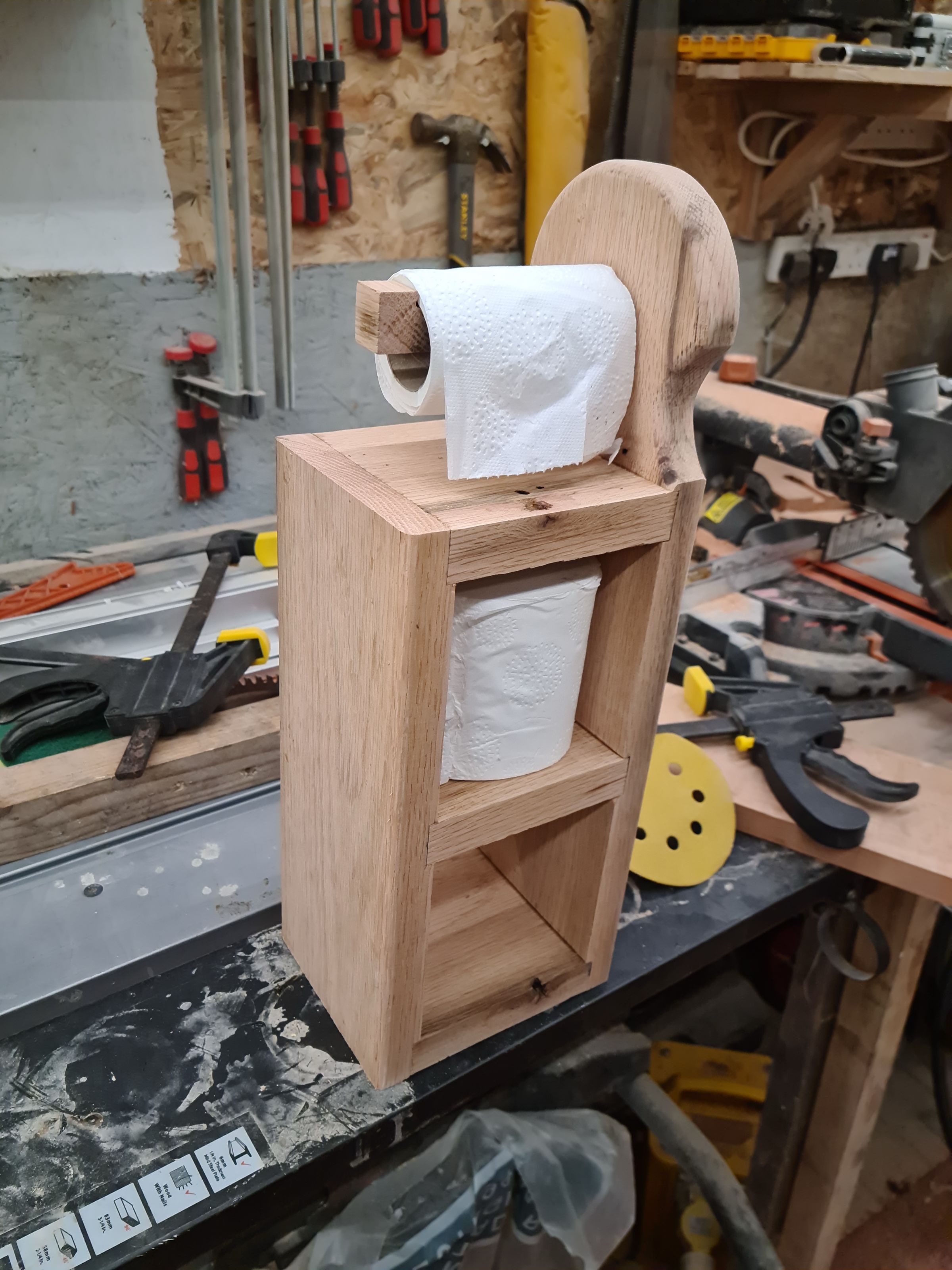 rw HANDYMAN SERVICES 's image