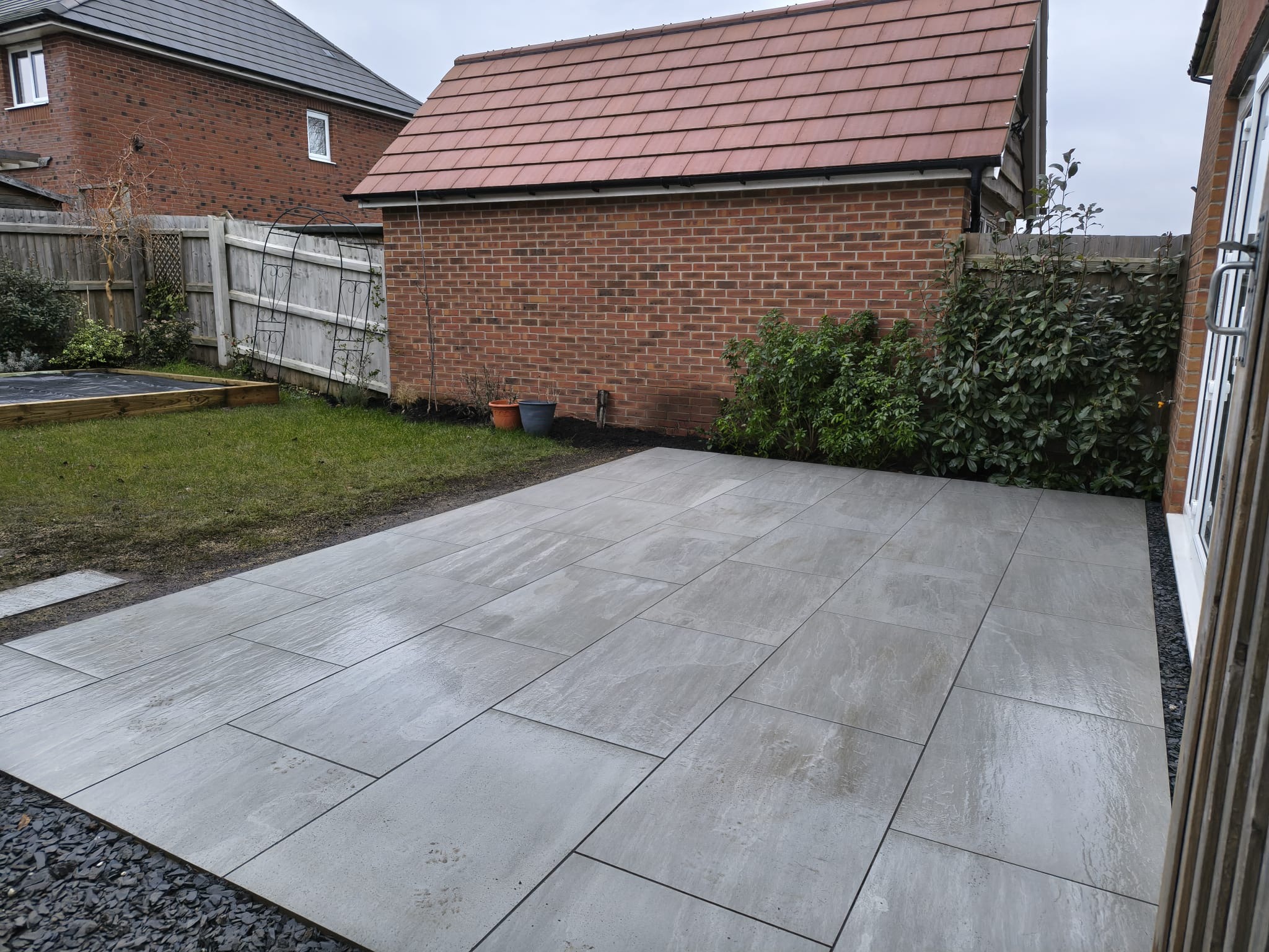 rw HANDYMAN SERVICES 's image