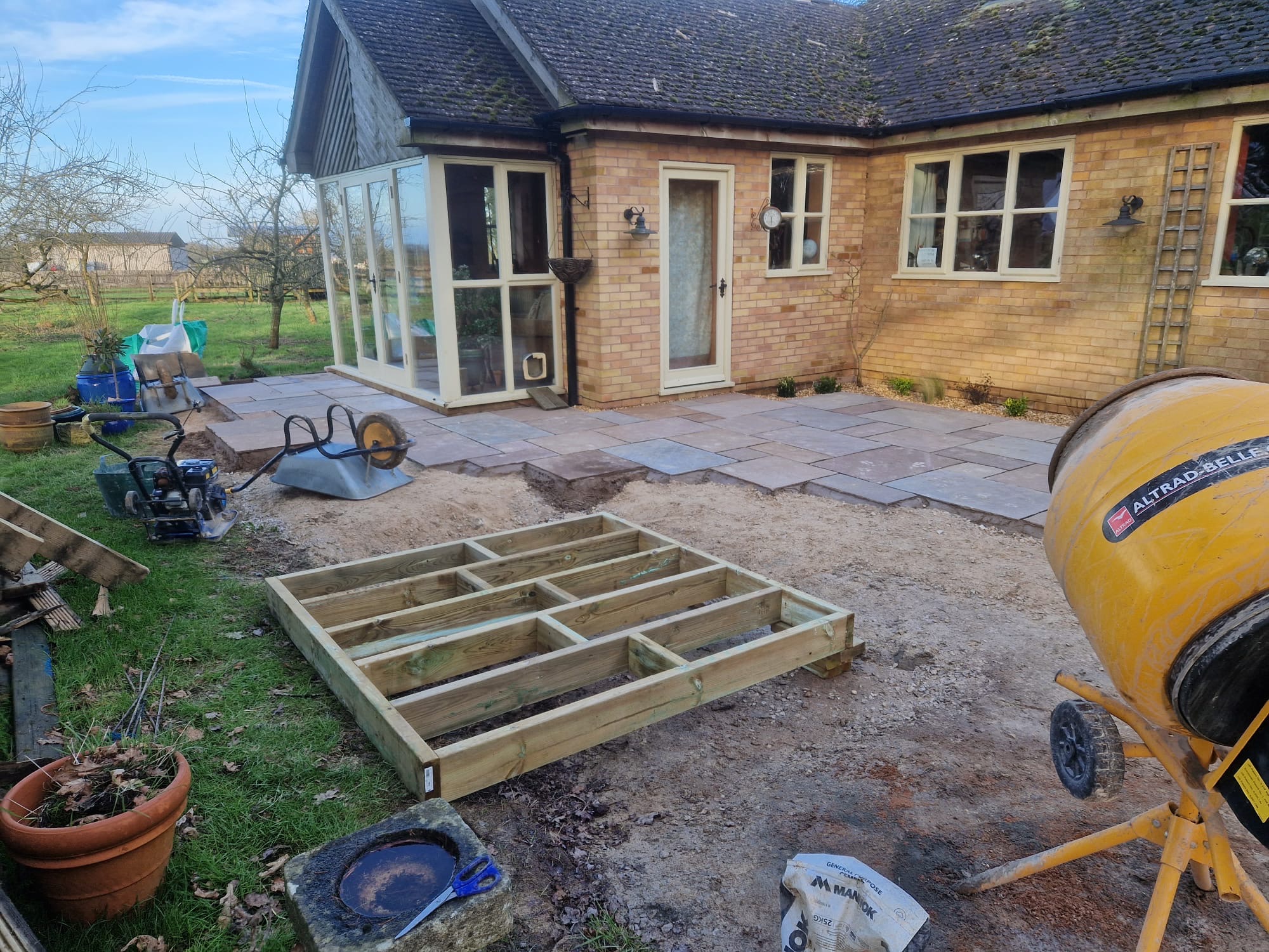 rw HANDYMAN SERVICES 's image