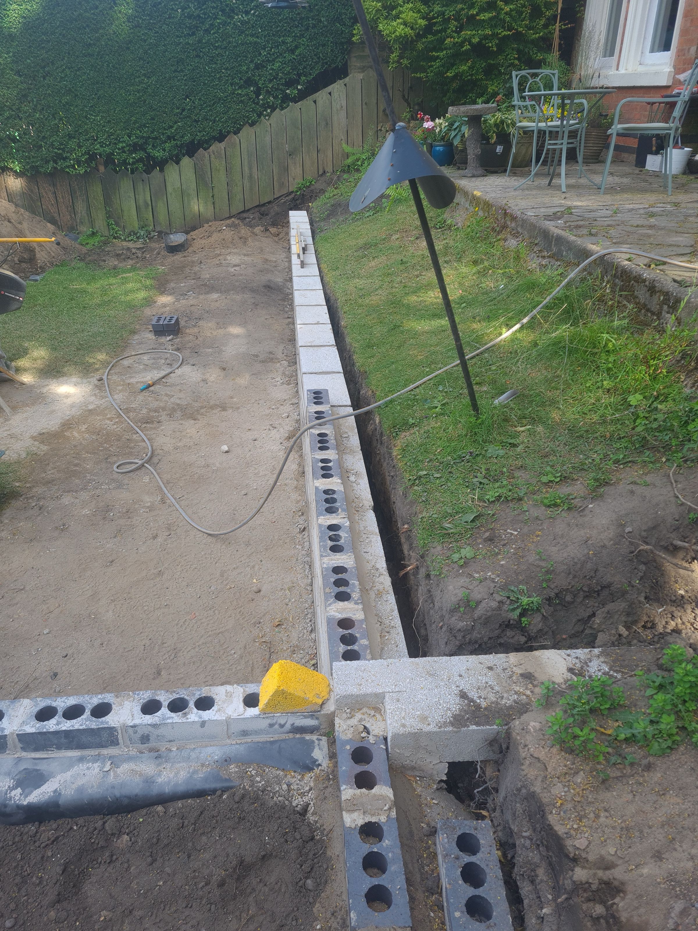 rw HANDYMAN SERVICES 's image