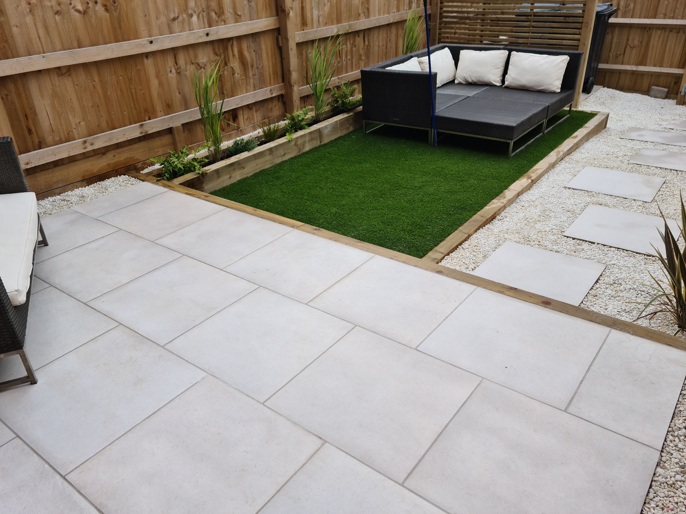 rw HANDYMAN SERVICES 's image