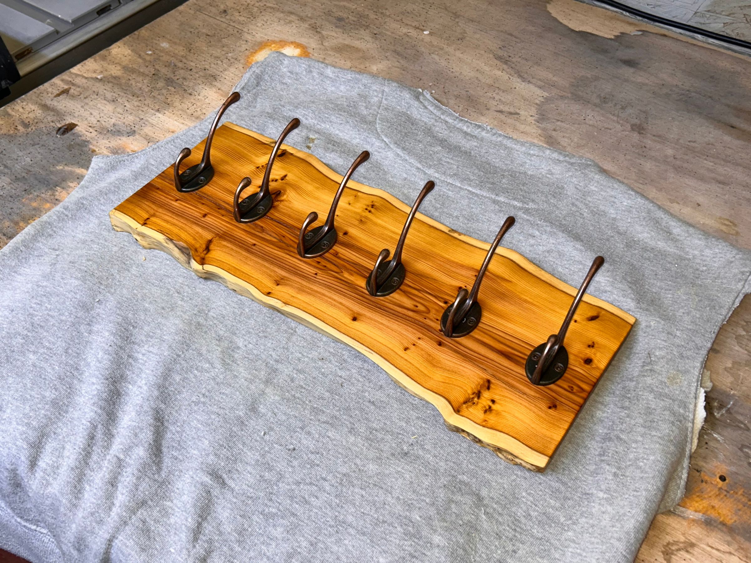 rw HANDYMAN SERVICES 's image