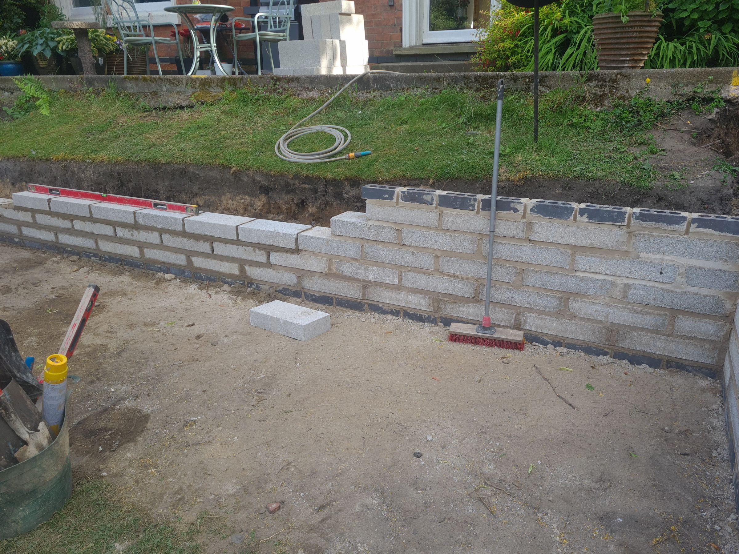 rw HANDYMAN SERVICES 's image