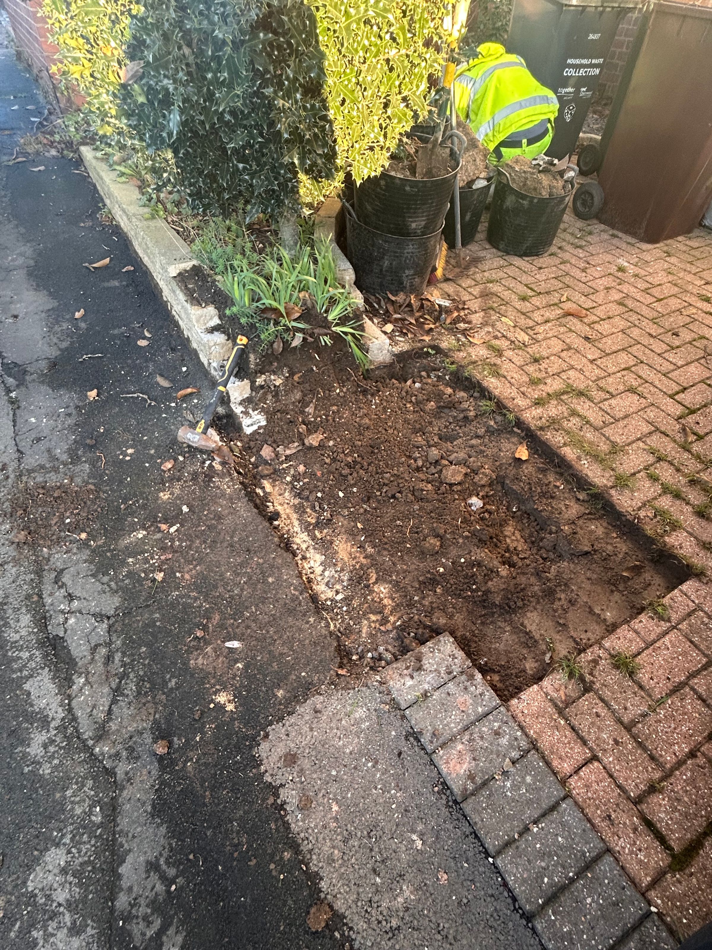 rw HANDYMAN SERVICES 's image