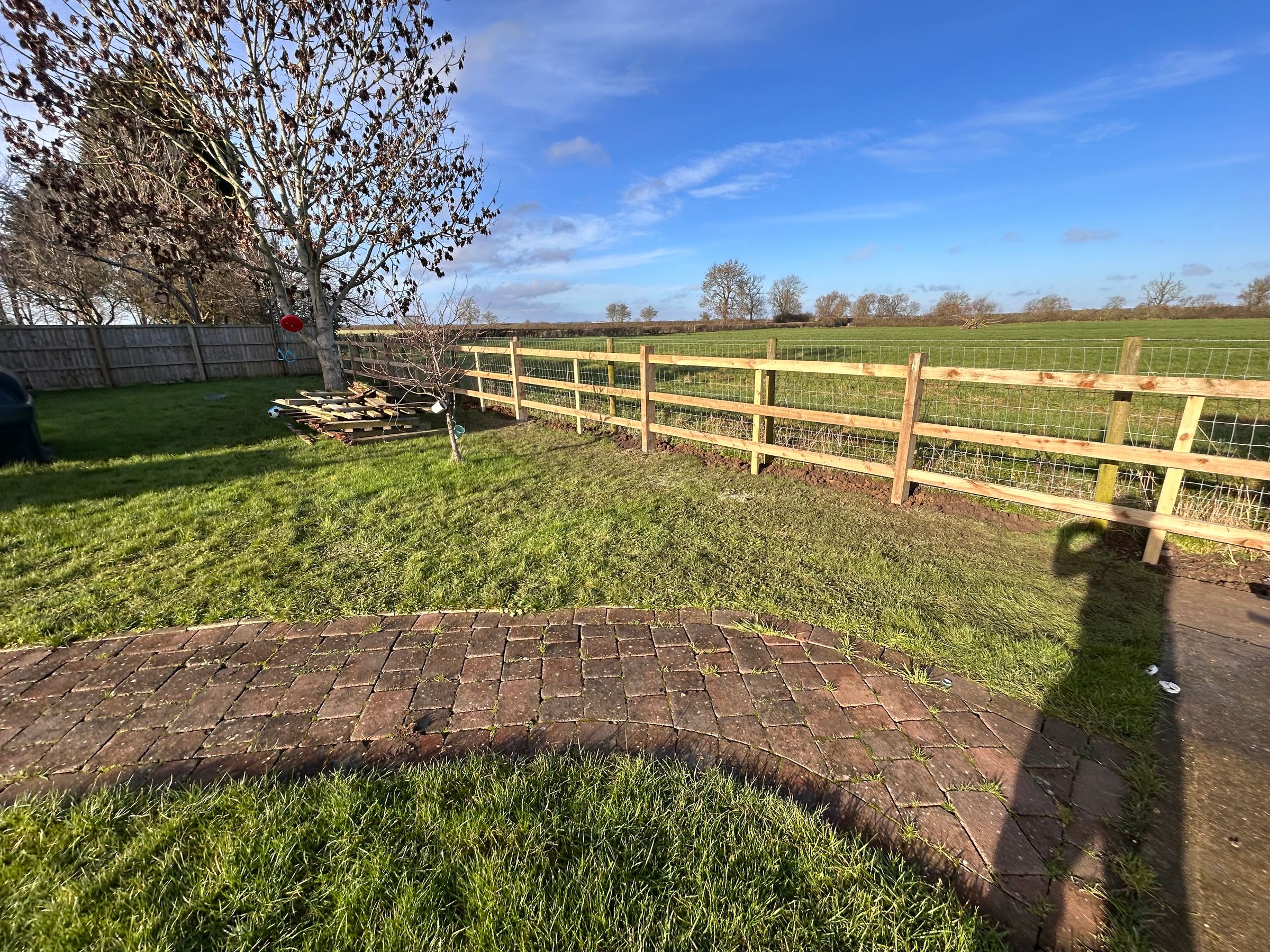 rw HANDYMAN SERVICES 's image