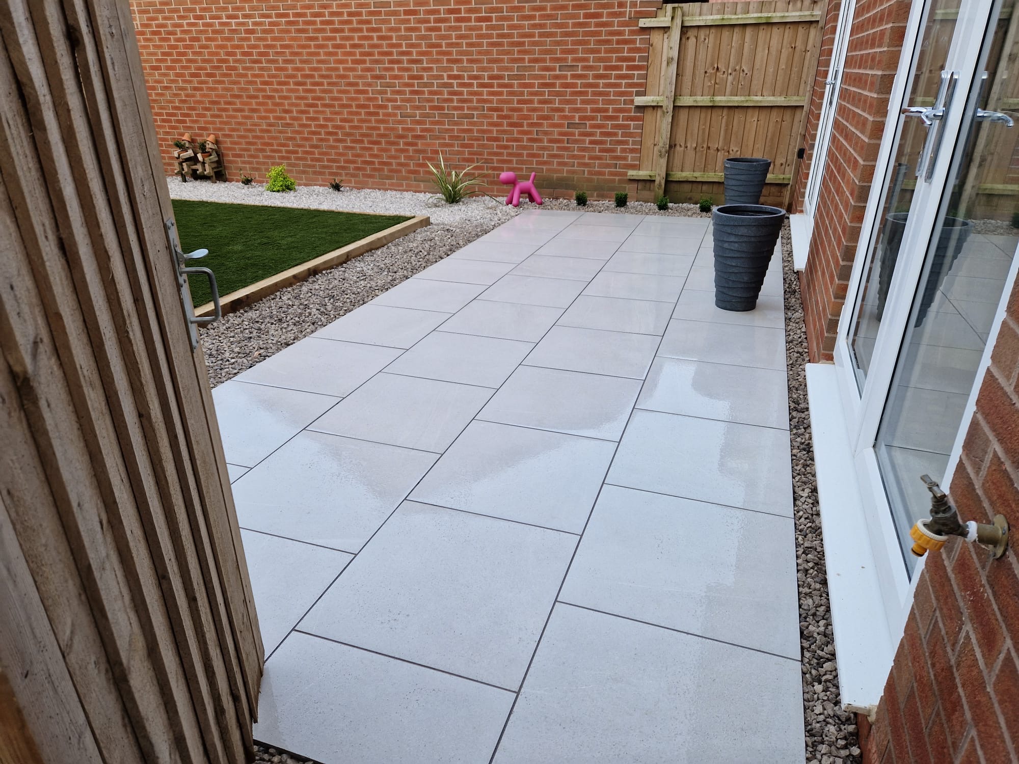 rw HANDYMAN SERVICES 's image