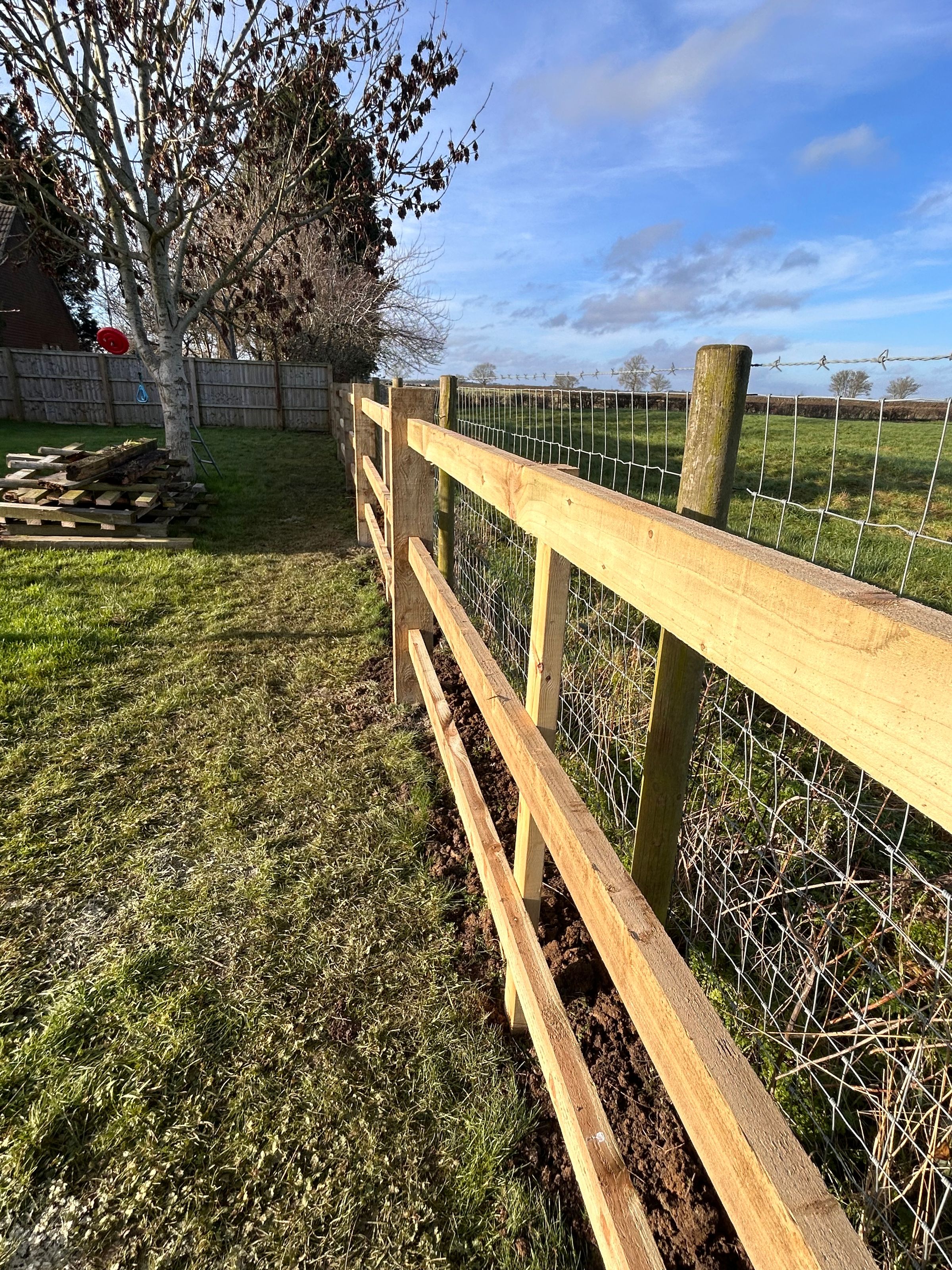 rw HANDYMAN SERVICES 's image