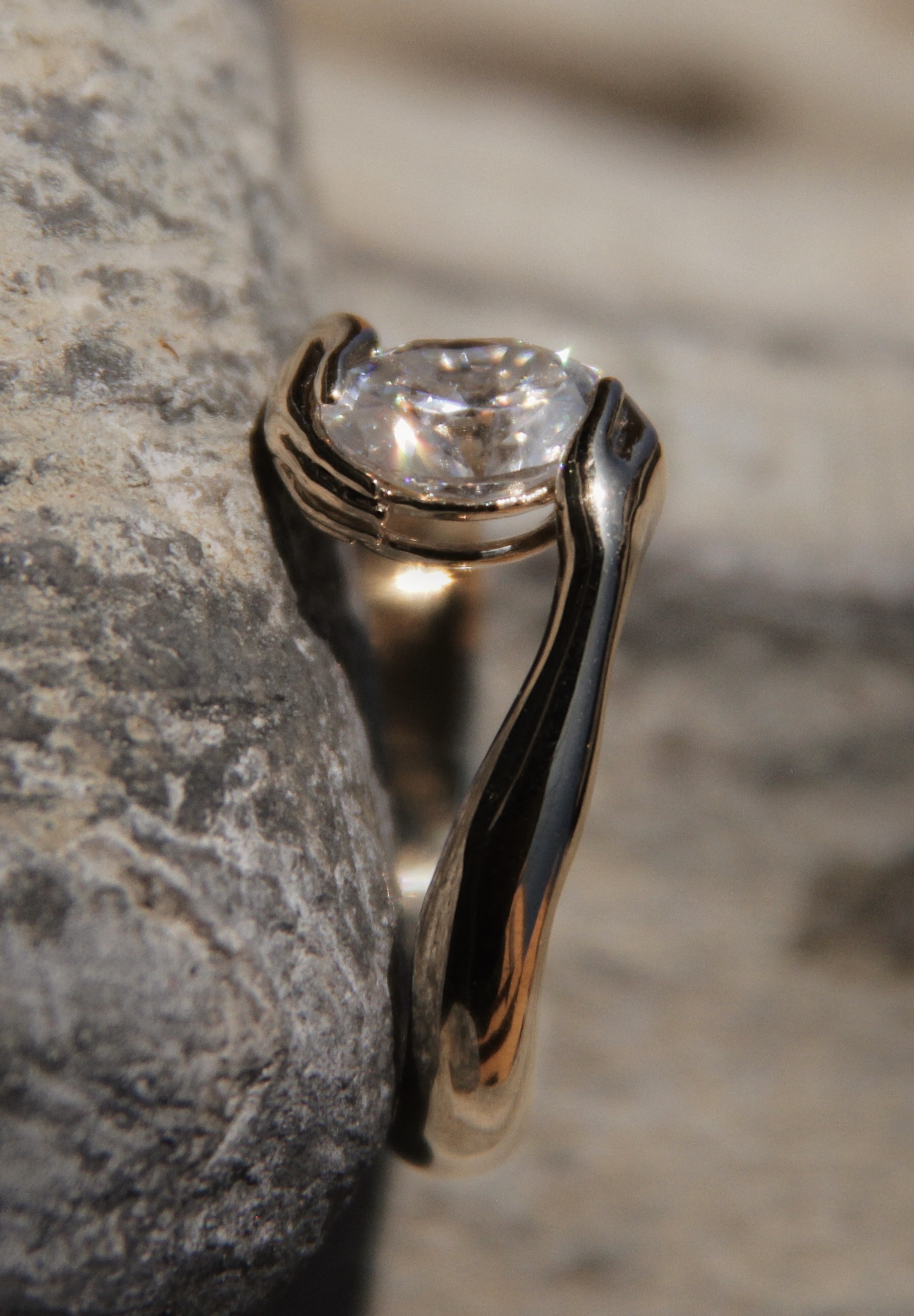 Anilo de compromiso, oro 14k con Moissanita.