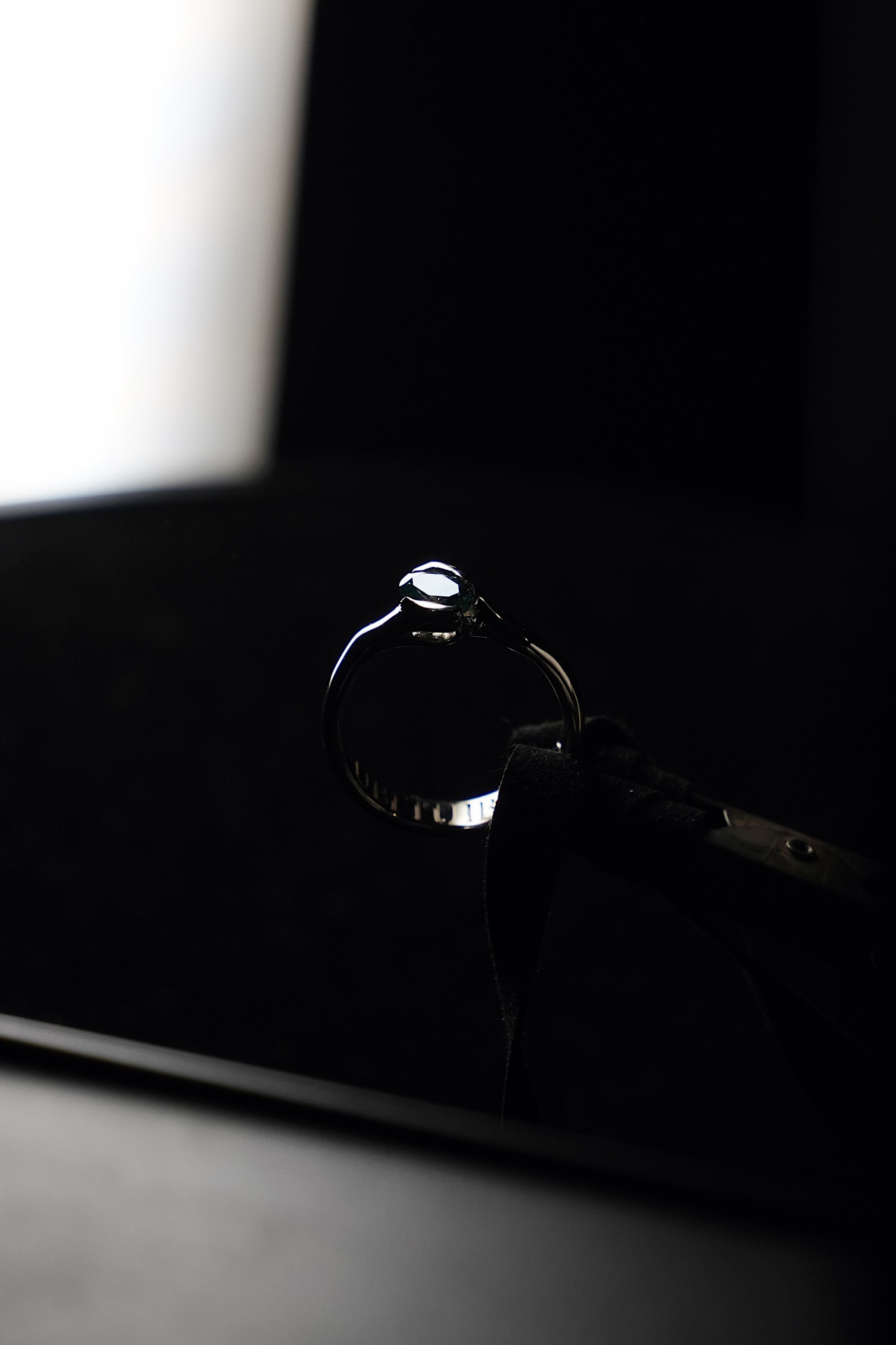 Anillo de promesa, oro blanco 14k, Moissanita turquesa.