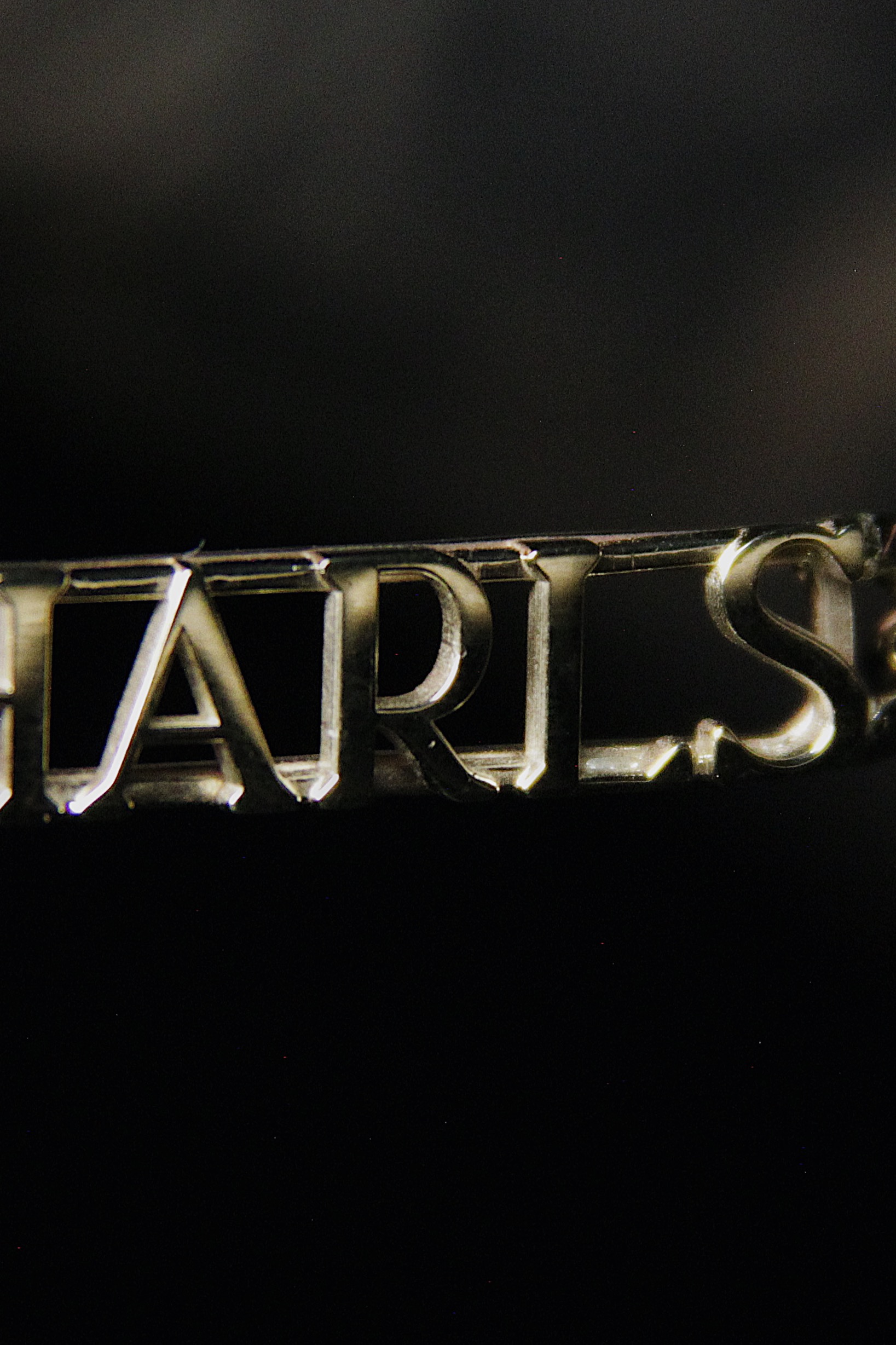 Diseño de nombre en oro de 10k para pulso.