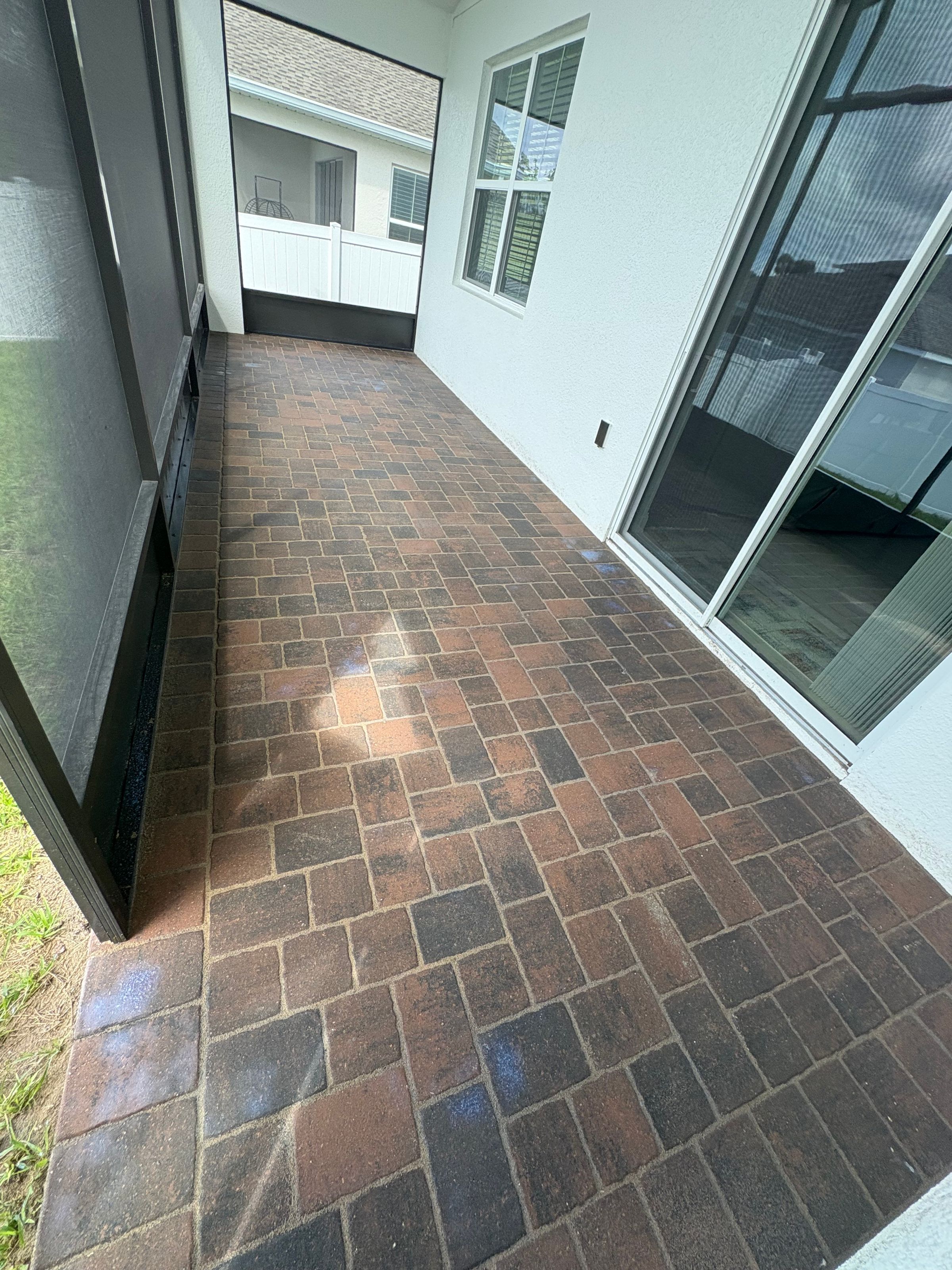 Oliveira Power Wash LLC's image
