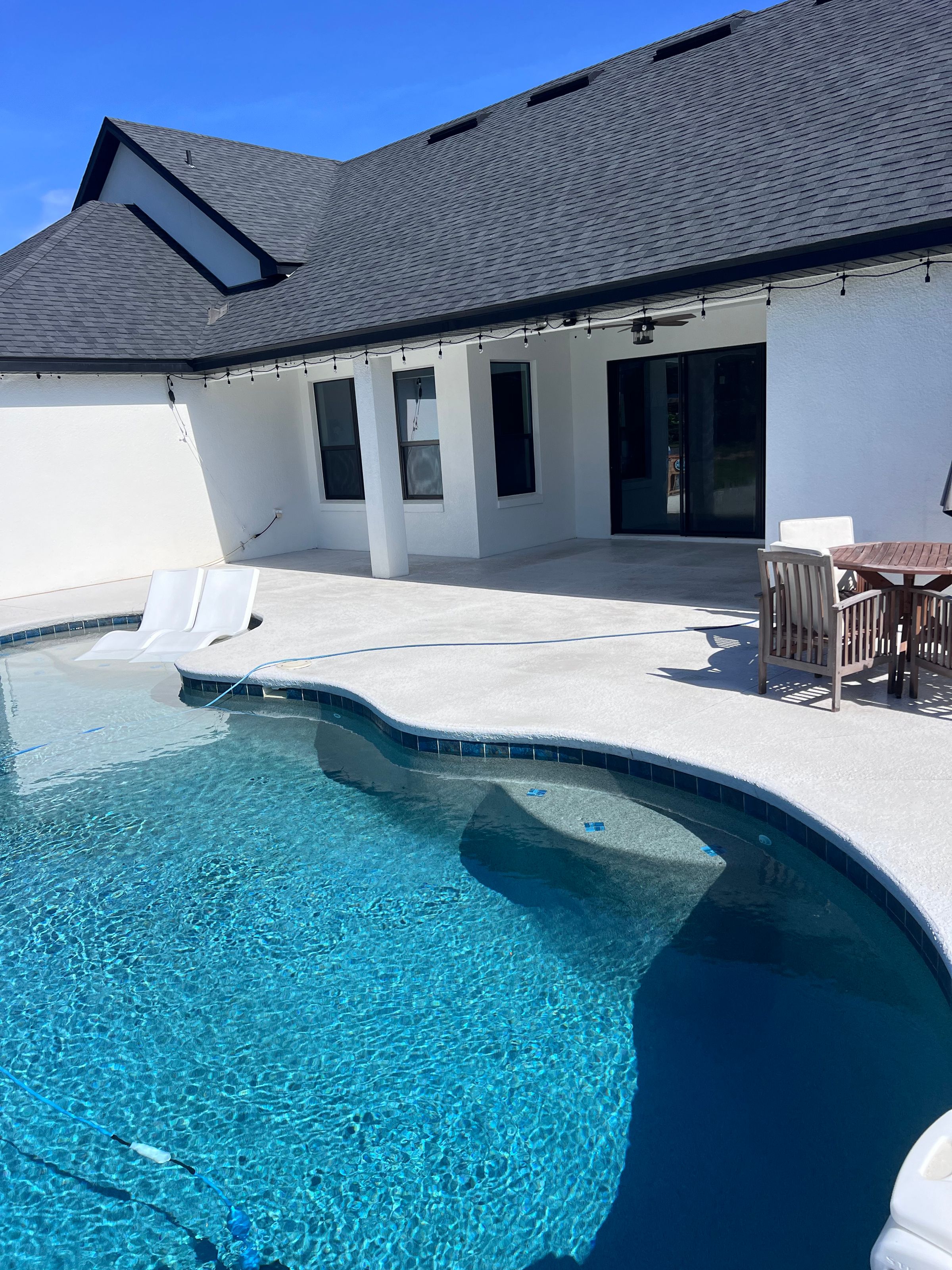 Oliveira Power Wash LLC's image
