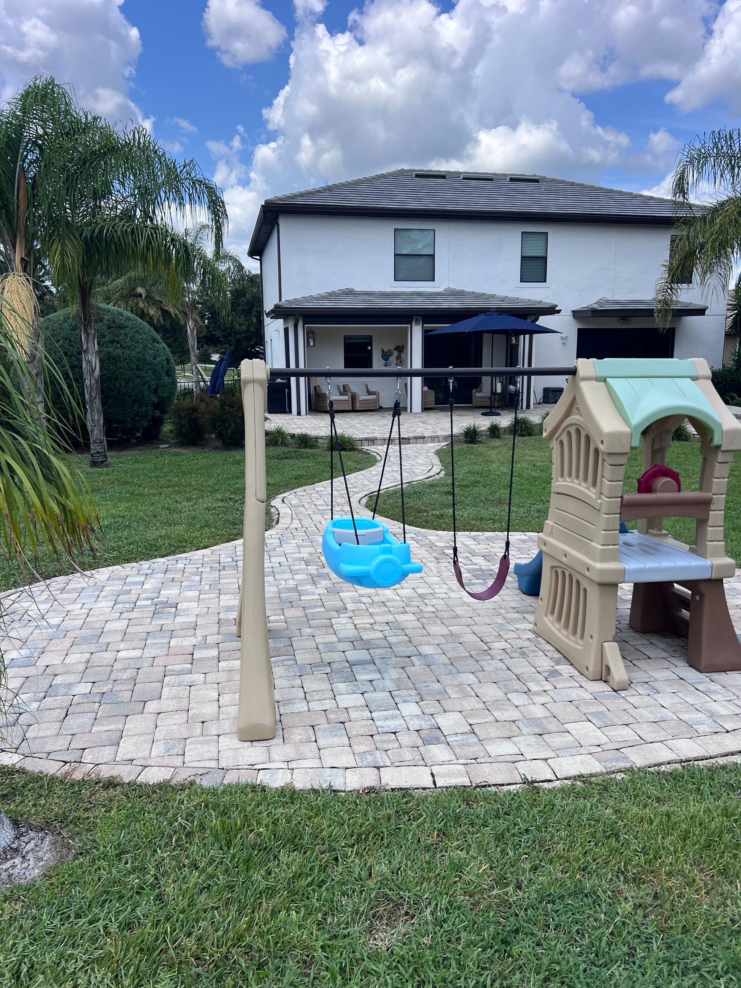 Oliveira Power Wash LLC's image