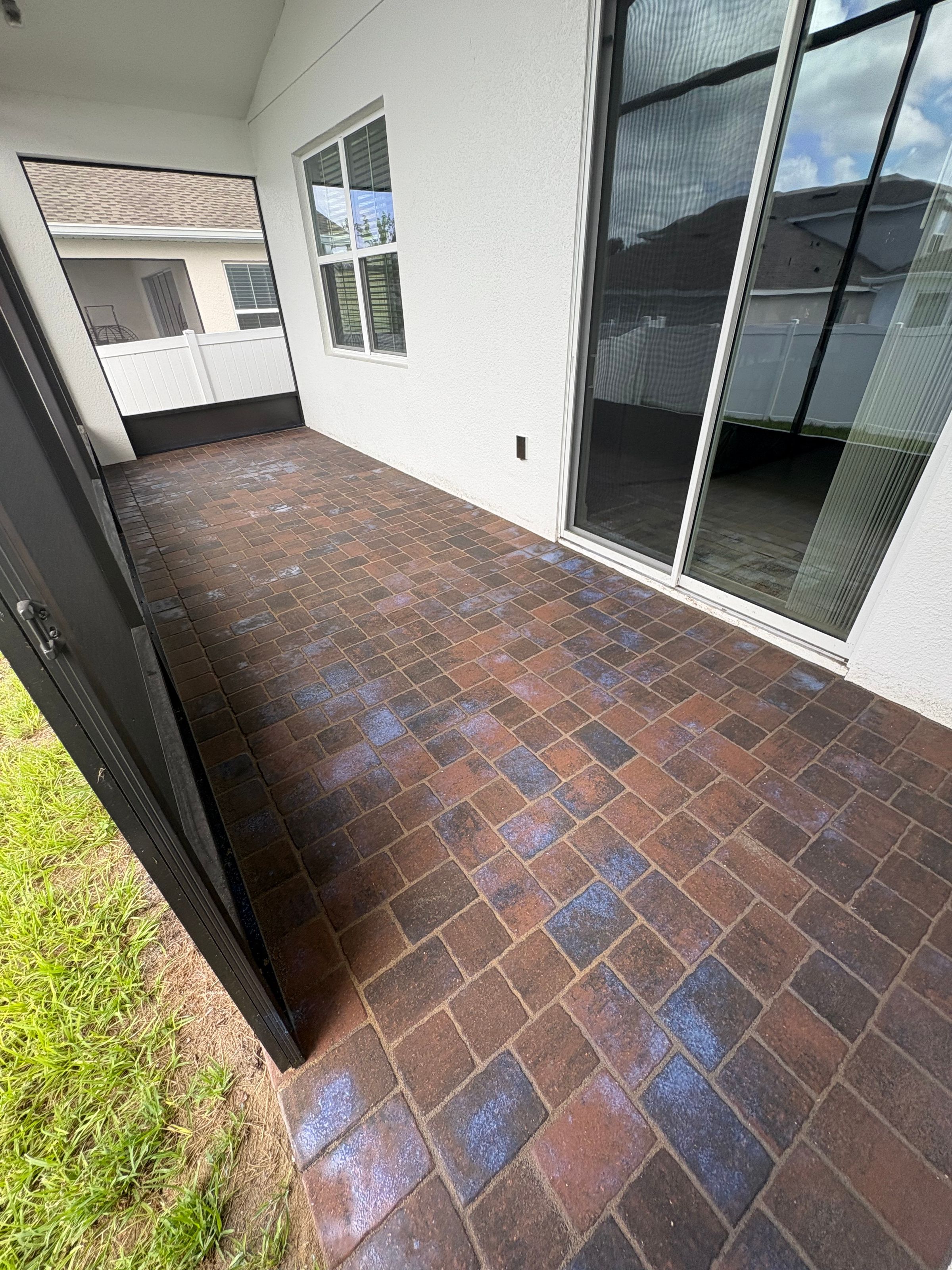 Oliveira Power Wash LLC's image