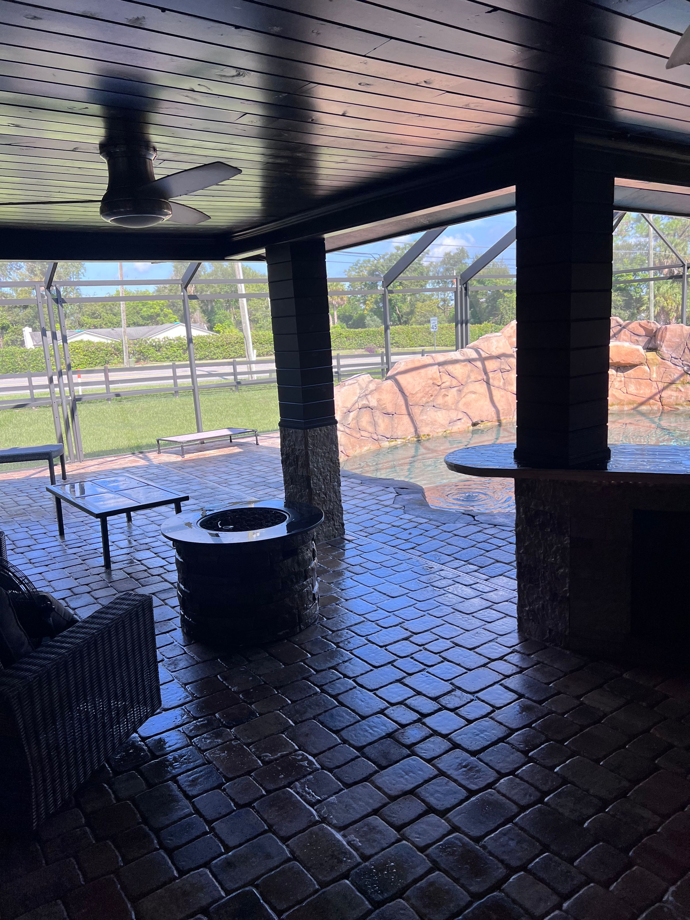 Oliveira Power Wash LLC's image